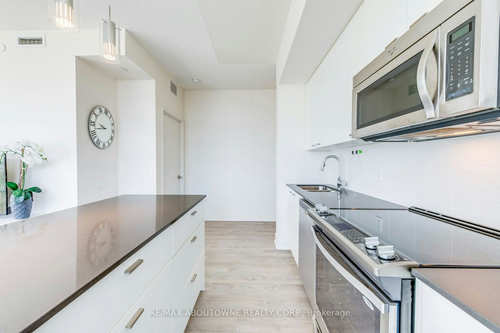 2810-30 Roehampton Avenue, Toronto, ON, M4P 1R2 - 8