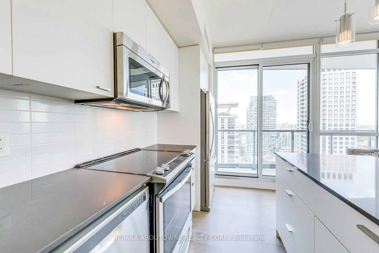 2810-30 Roehampton Avenue, Toronto, ON, M4P 1R2 - 7