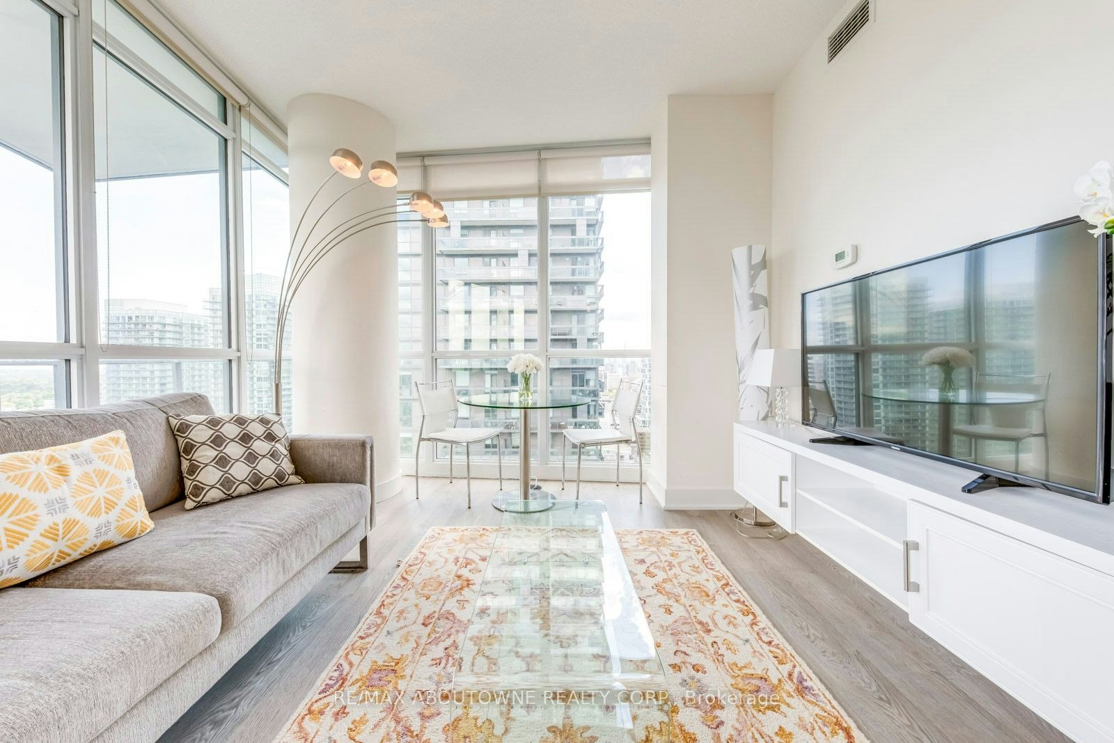2810-30 Roehampton Avenue, Toronto, ON, M4P 1R2 - 12