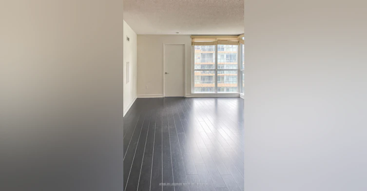 828-10 Capreol Court, Toronto, ON, M5V 4B3 - 7