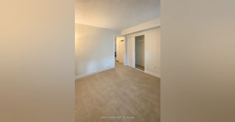 828-10 Capreol Court, Toronto, ON, M5V 4B3 - 14