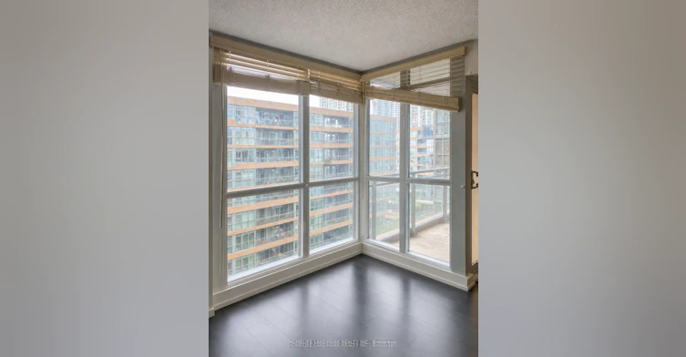 828-10 Capreol Court, Toronto, ON, M5V 4B3 - 9