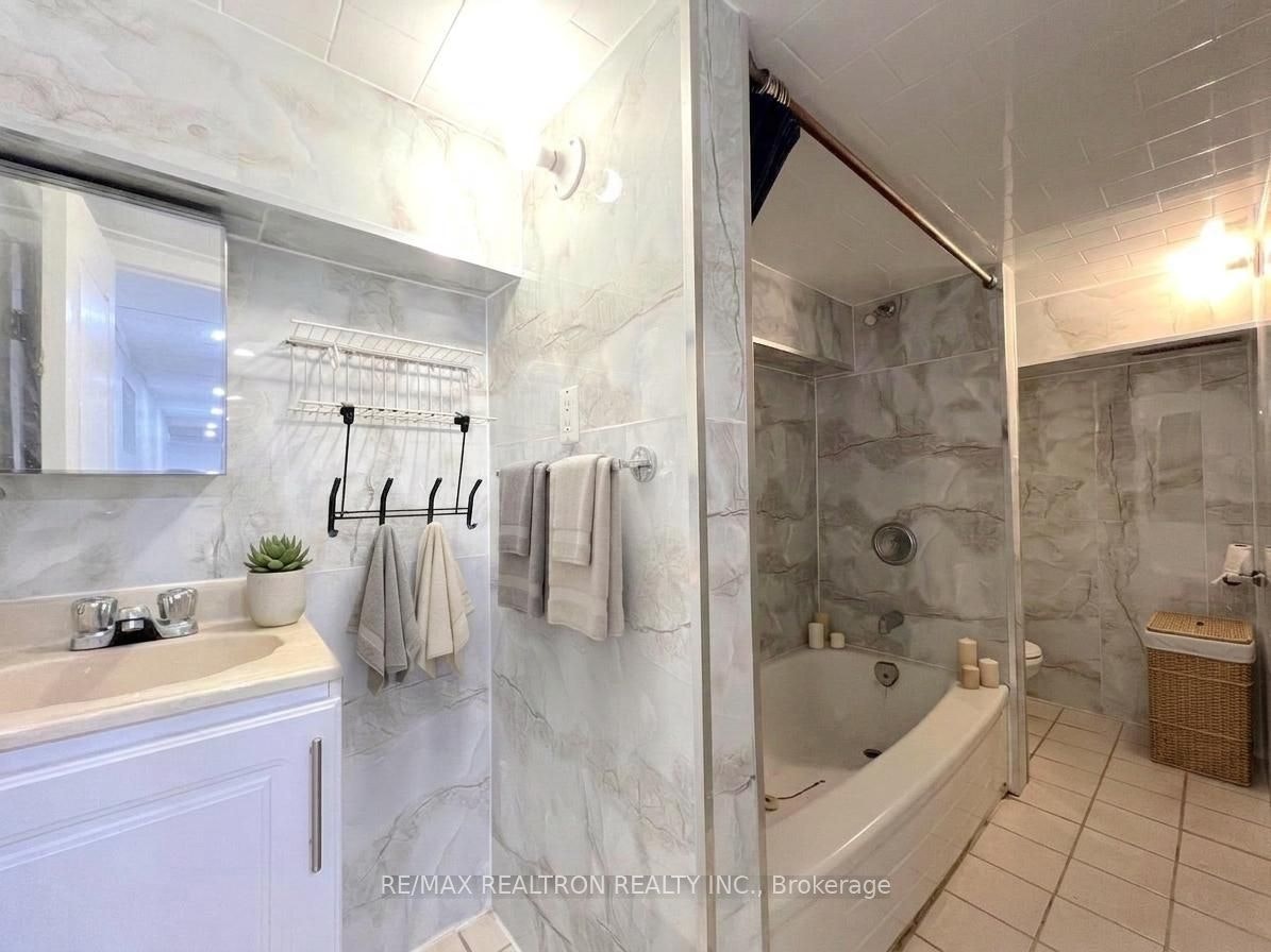 BSMT-210 Shaw Street, Toronto, ON, M6J 2W8 - 18