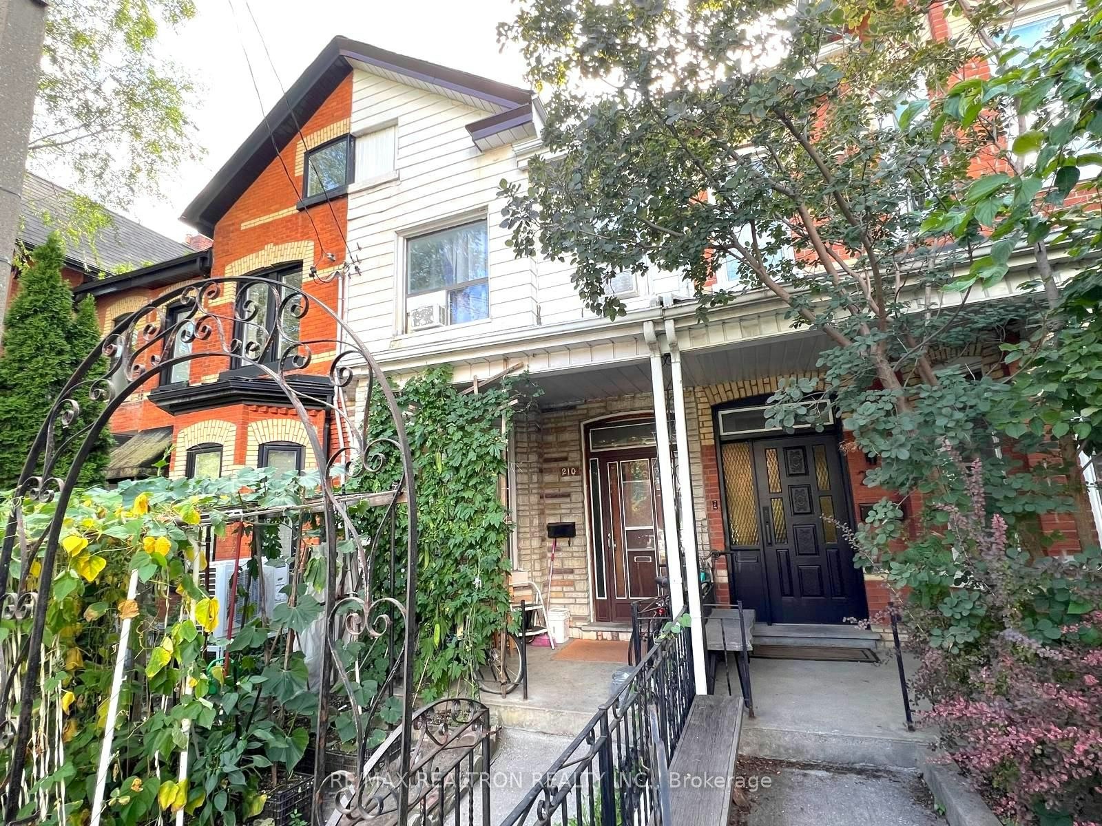 BSMT-210 Shaw Street, Toronto, ON, M6J 2W8