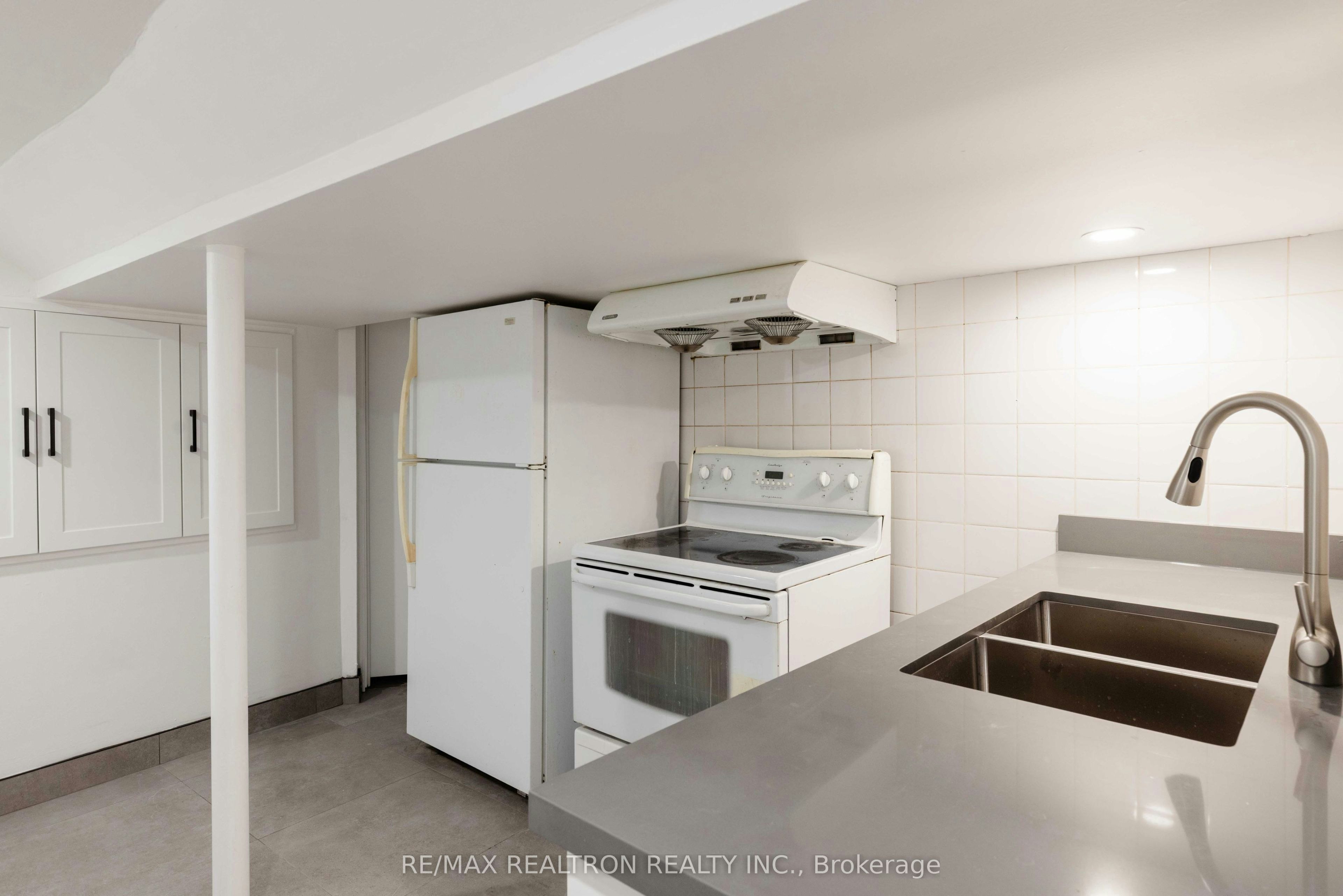BSMT-210 Shaw Street, Toronto, ON, M6J 2W8 - 10