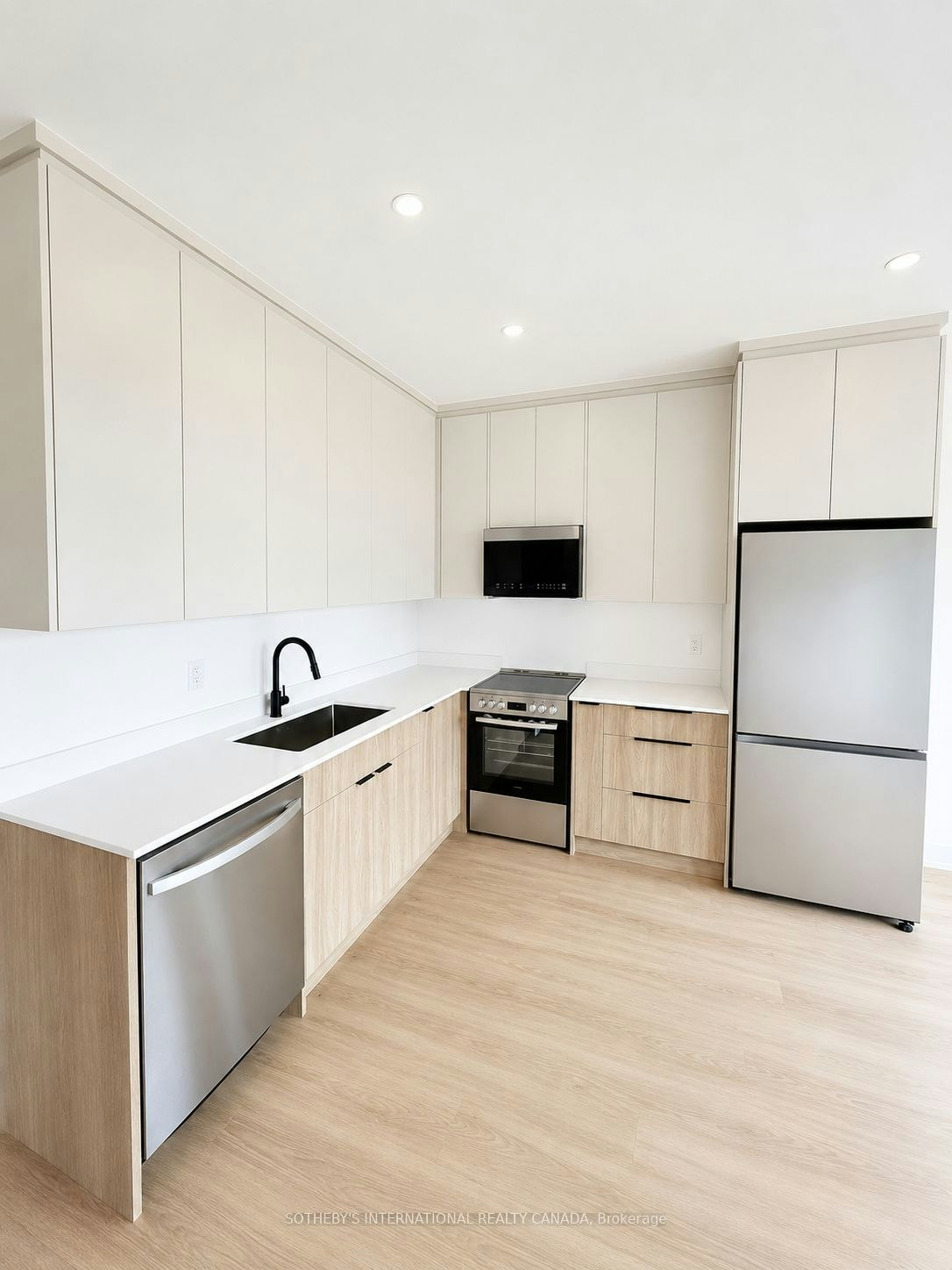 1-207 Connaught Avenue, Toronto, ON, M2M 1H6 - 3