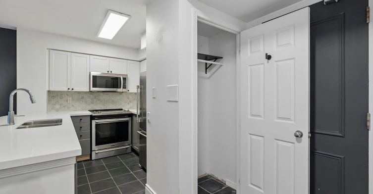 707-388 Bloor Street E, Toronto, ON, M4W 3W9 - 3