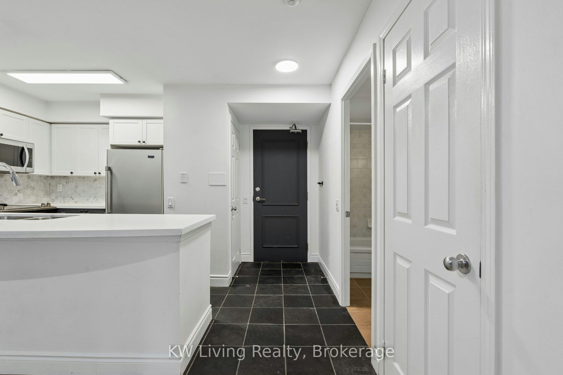 707-388 Bloor Street E, Toronto, ON, M4W 3W9 - 2