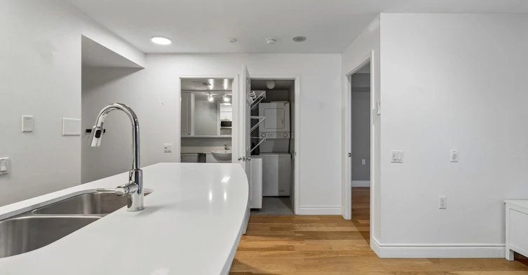 707-388 Bloor Street E, Toronto, ON, M4W 3W9 - 9