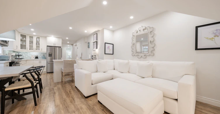 8-963 Avenue Road, Toronto, ON, M5P 2K9