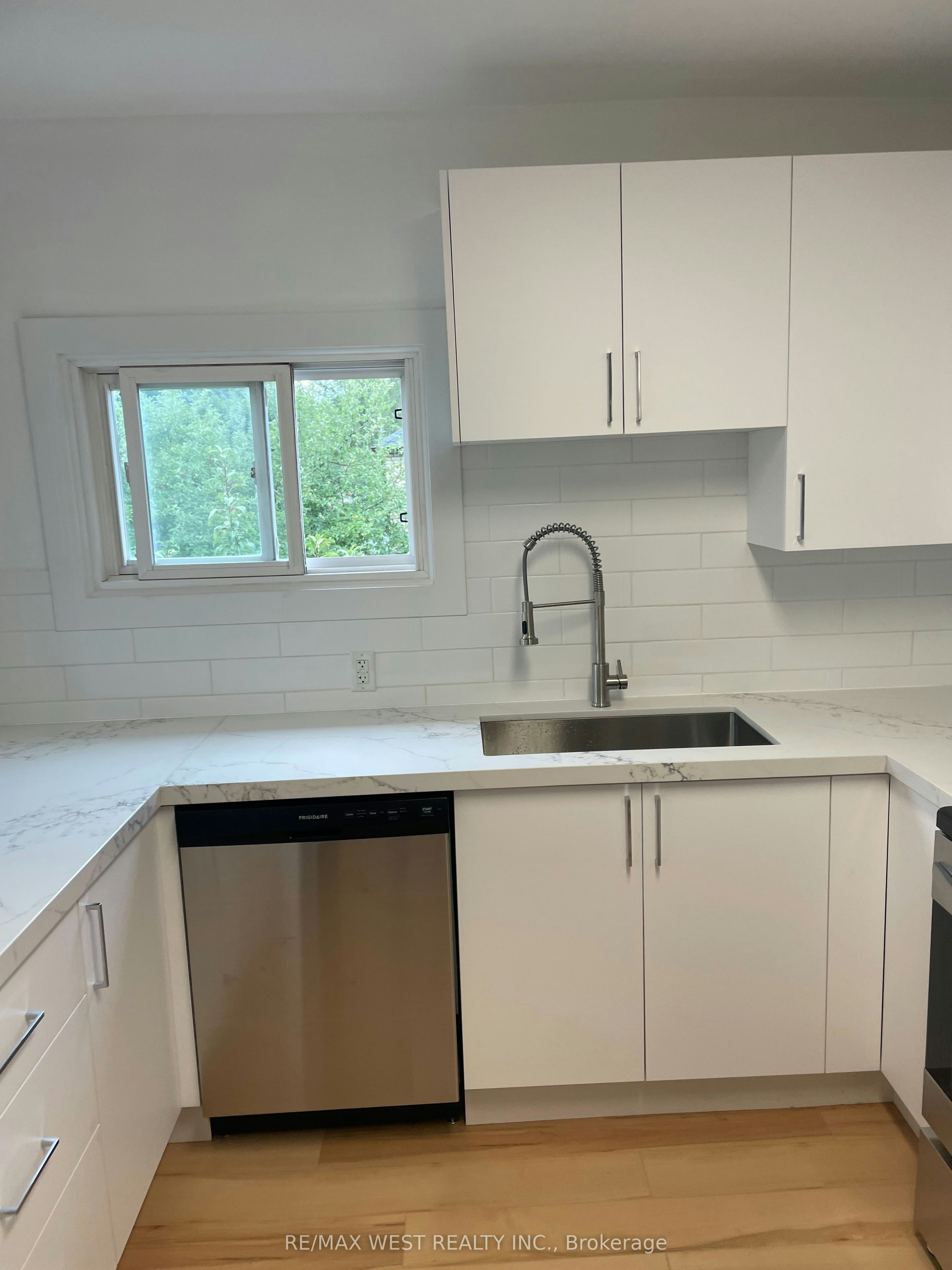 2nd Floor-734 Manning Avenue, Toronto, ON, M6G 2W4 - 5