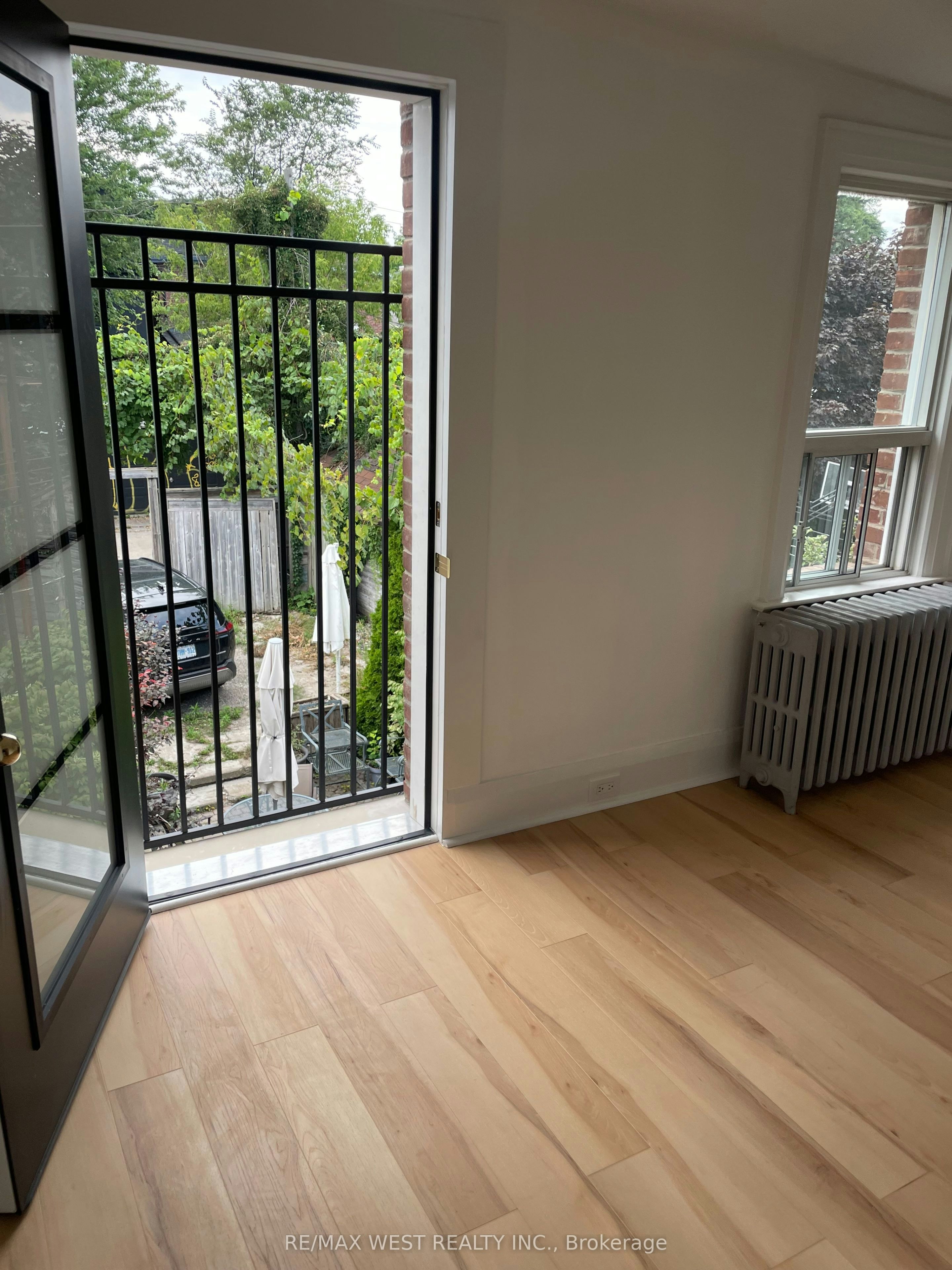 2nd Floor-734 Manning Avenue, Toronto, ON, M6G 2W4 - 11