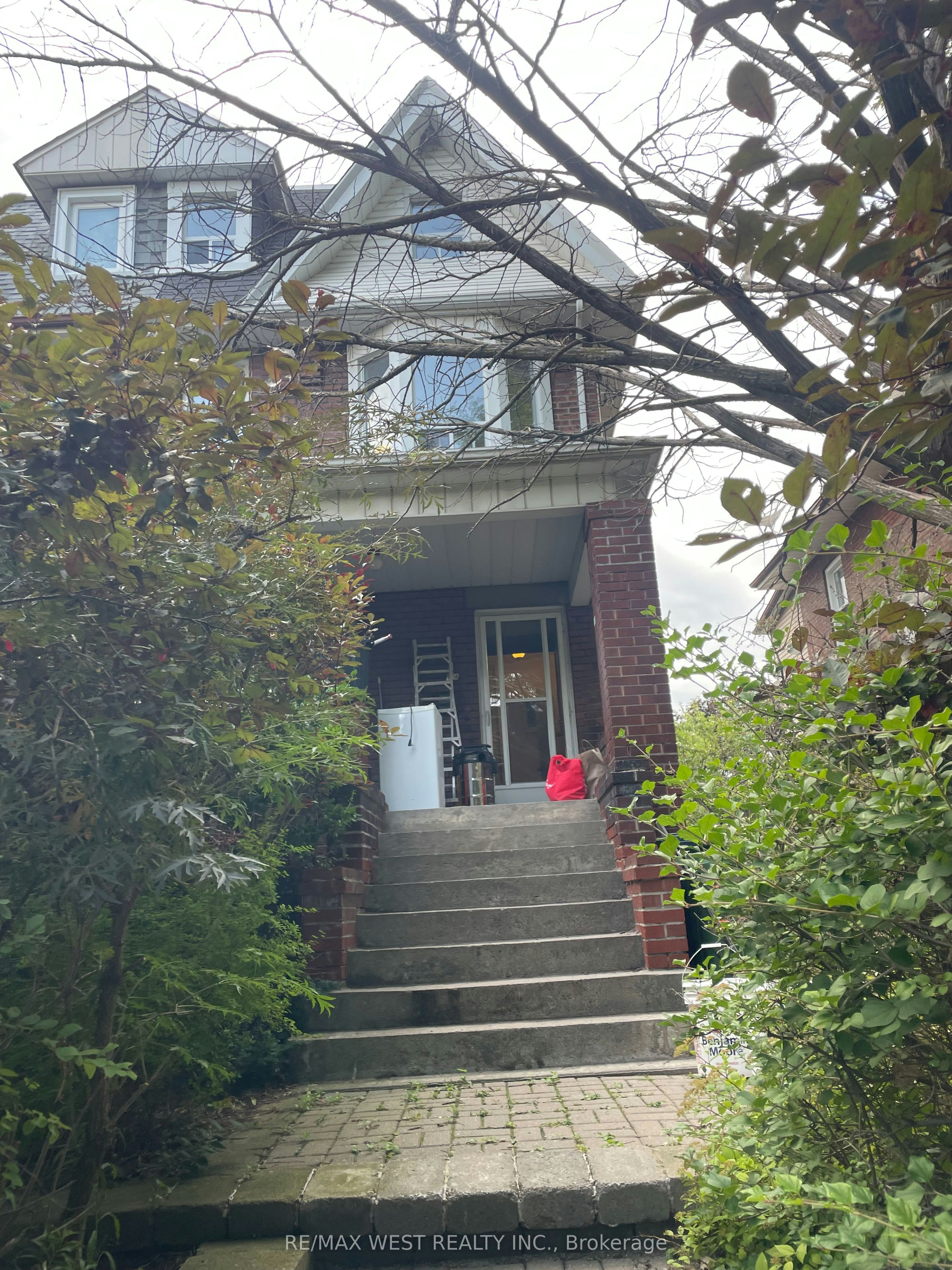 2nd Floor-734 Manning Avenue, Toronto, ON, M6G 2W4
