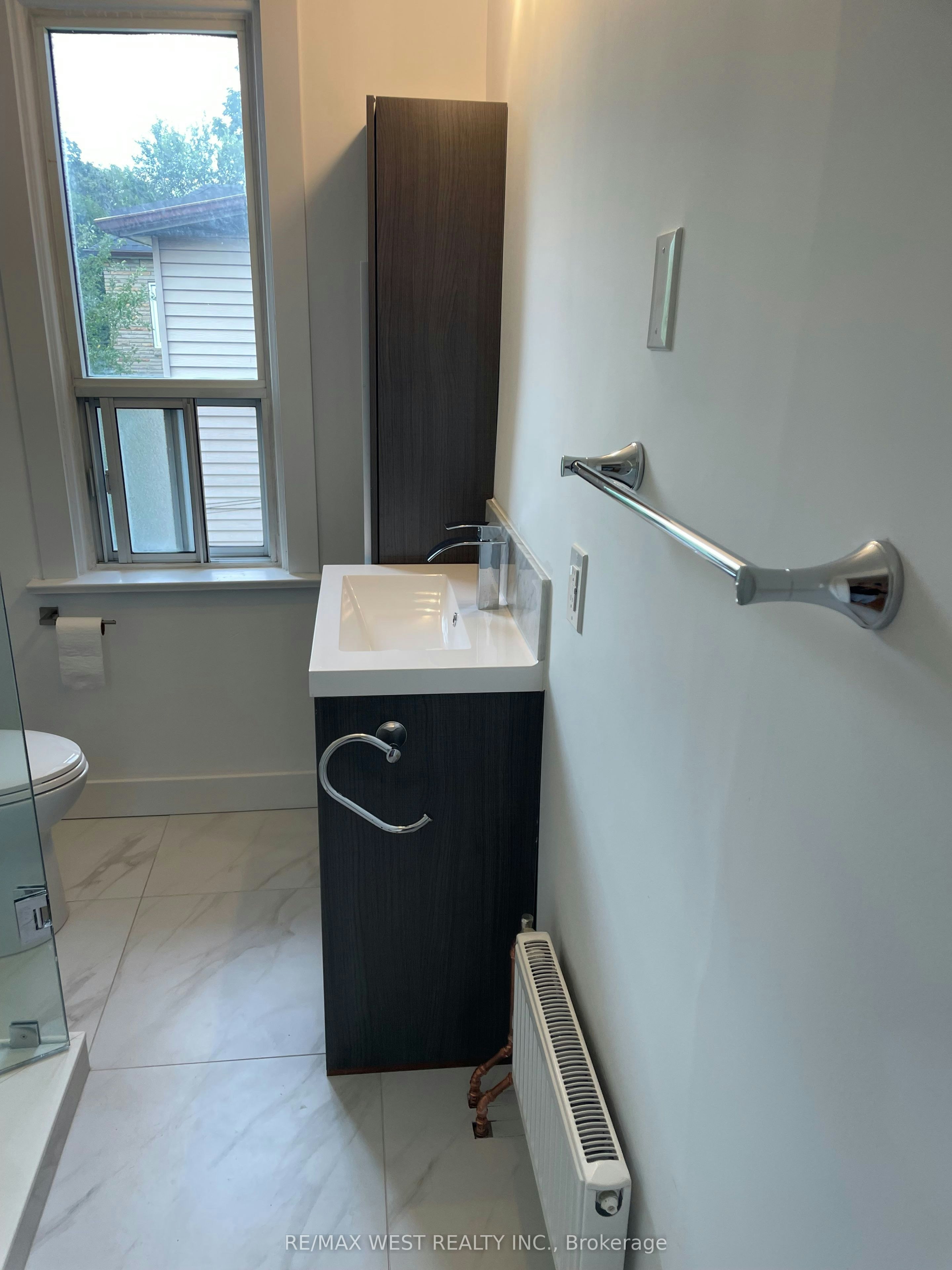 2nd Floor-734 Manning Avenue, Toronto, ON, M6G 2W4 - 26