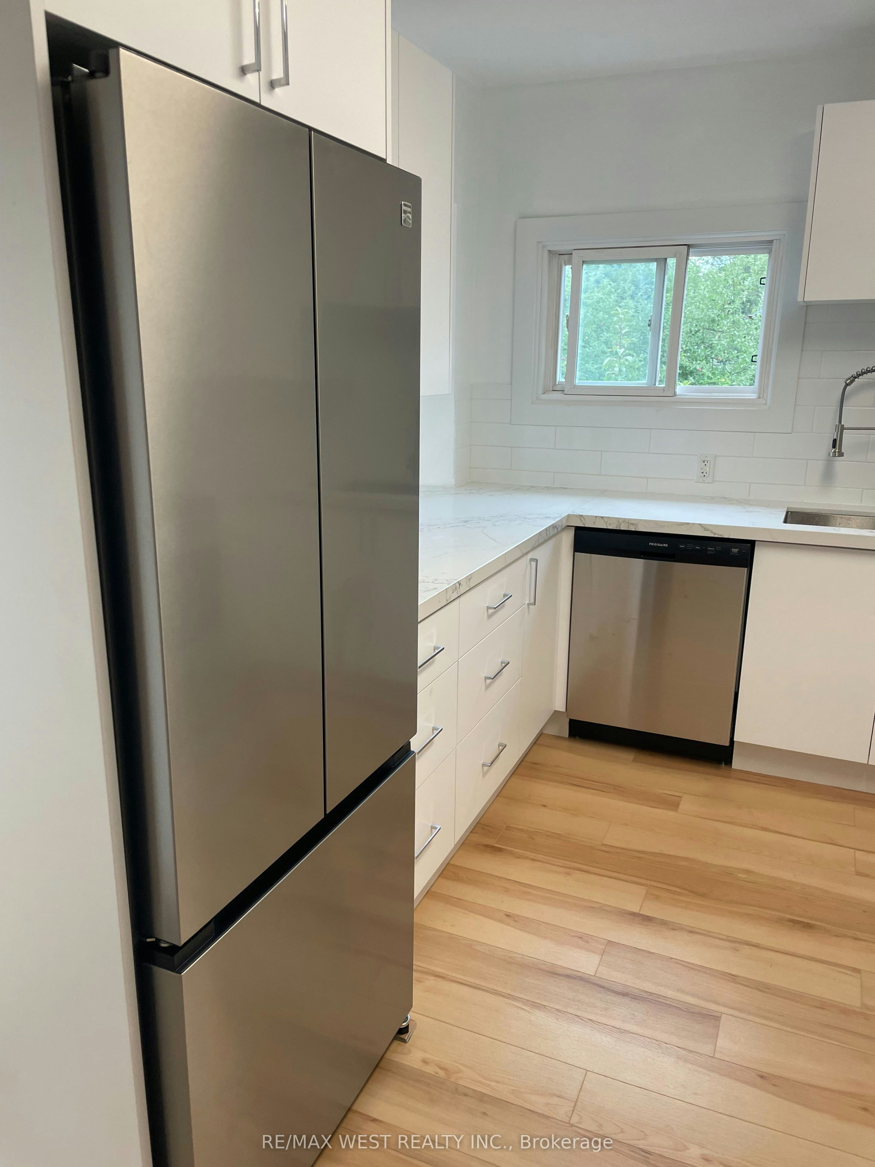 2nd Floor-734 Manning Avenue, Toronto, ON, M6G 2W4 - 8