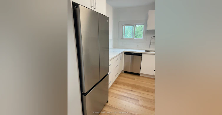 2nd Floor-734 Manning Avenue, Toronto, ON, M6G 2W4 - 8