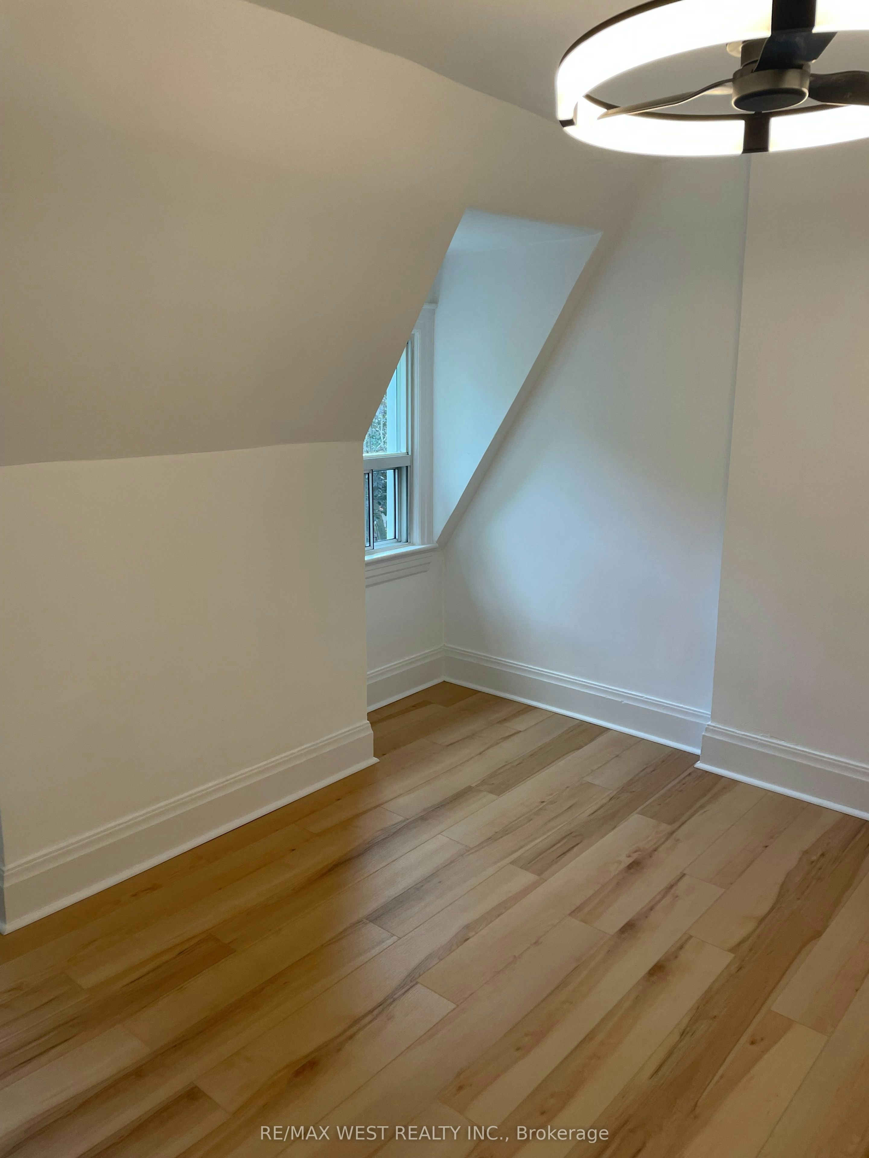 2nd Floor-734 Manning Avenue, Toronto, ON, M6G 2W4 - 25