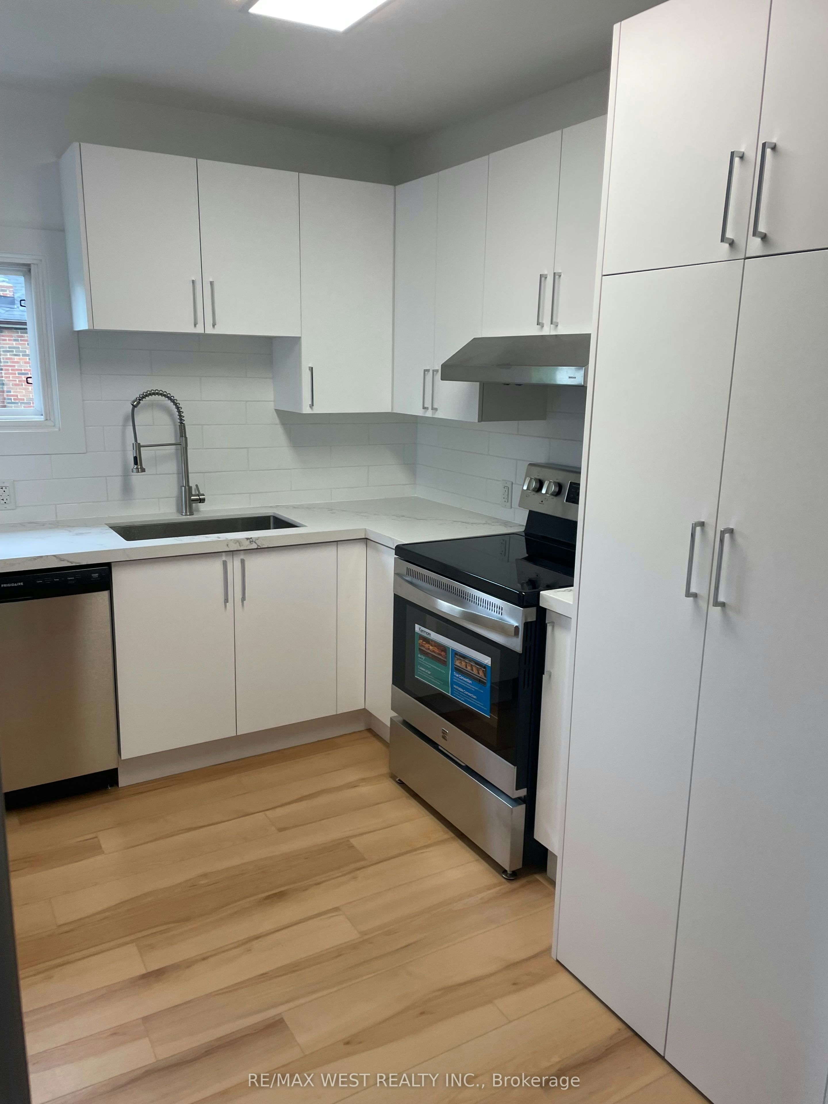 2nd Floor-734 Manning Avenue, Toronto, ON, M6G 2W4 - 4