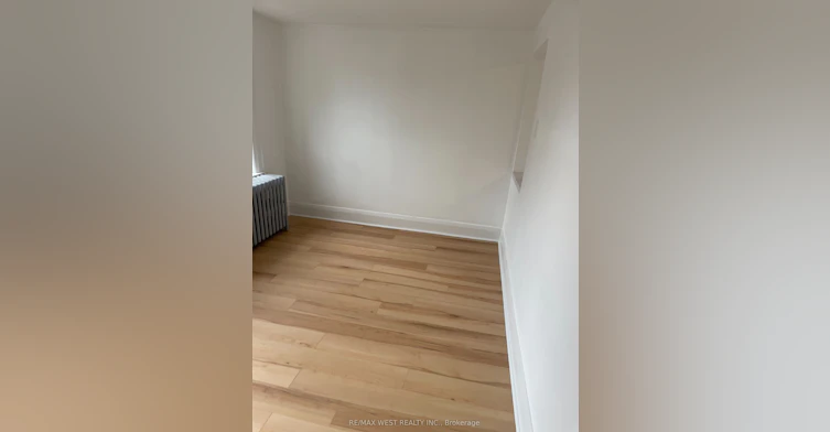 2nd Floor-734 Manning Avenue, Toronto, ON, M6G 2W4 - 12