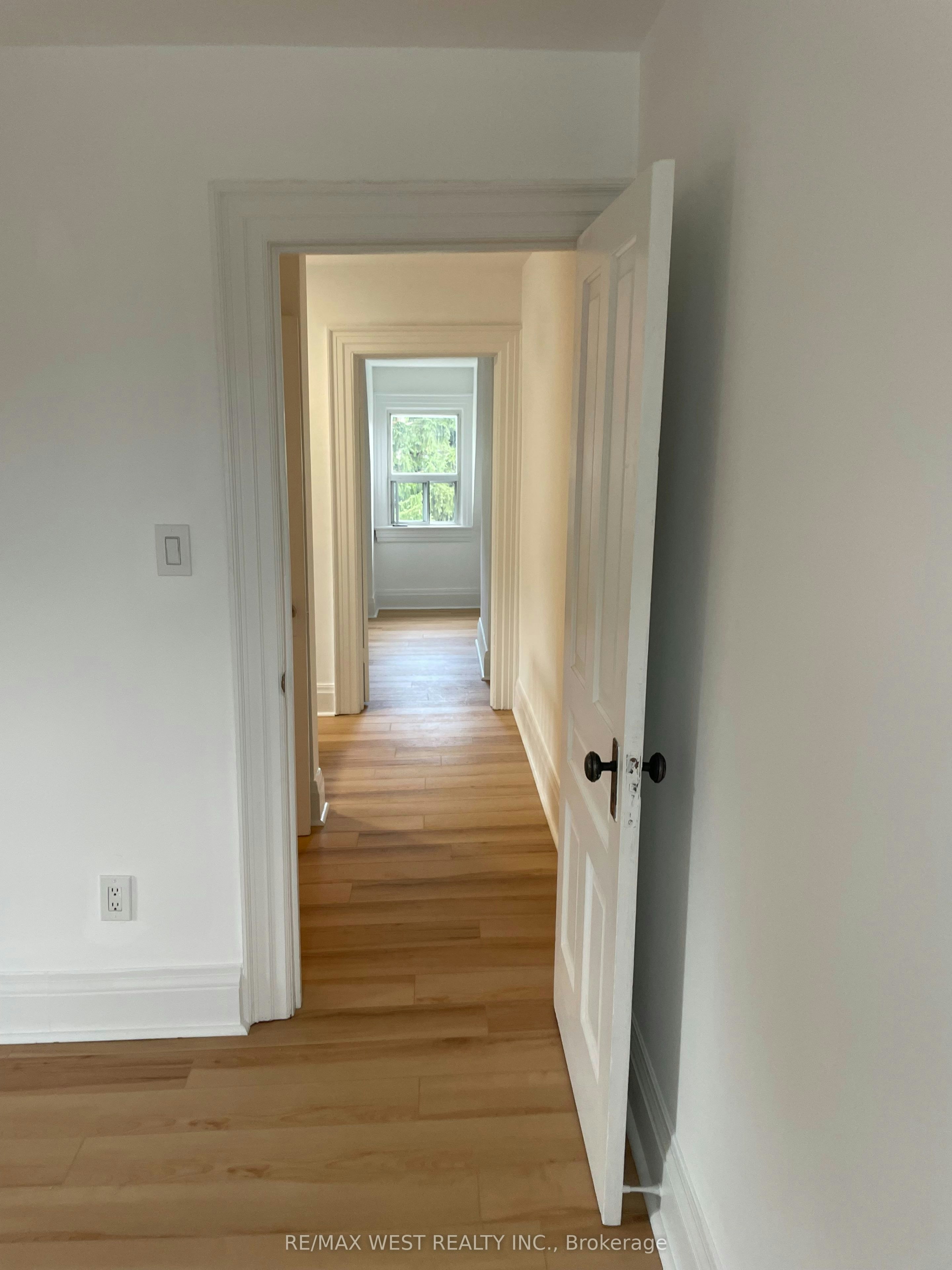 2nd Floor-734 Manning Avenue, Toronto, ON, M6G 2W4 - 18