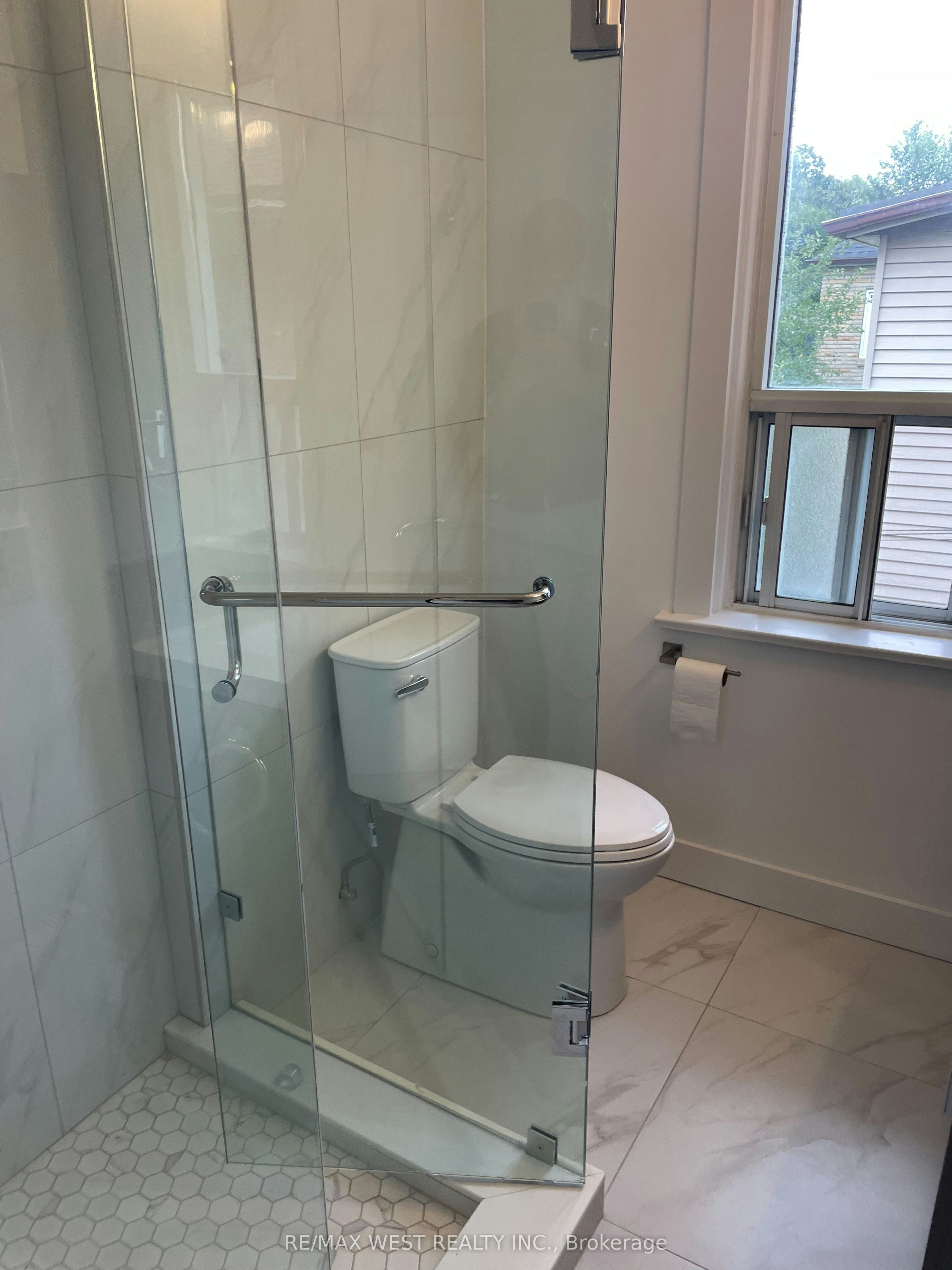 2nd Floor-734 Manning Avenue, Toronto, ON, M6G 2W4 - 27