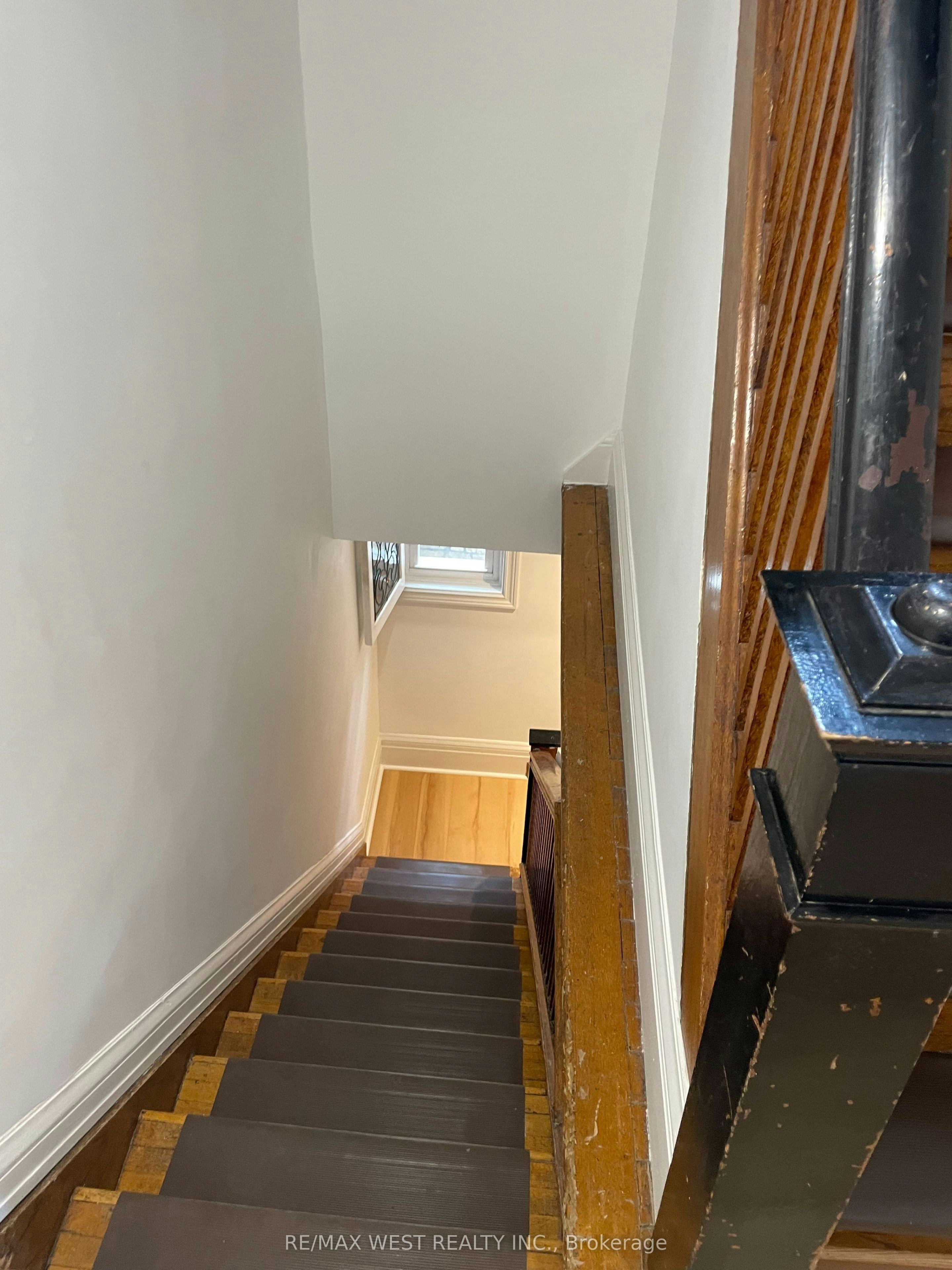 2nd Floor-734 Manning Avenue, Toronto, ON, M6G 2W4 - 3