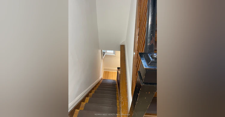 2nd Floor-734 Manning Avenue, Toronto, ON, M6G 2W4 - 3