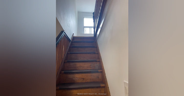 2nd Floor-734 Manning Avenue, Toronto, ON, M6G 2W4 - 2