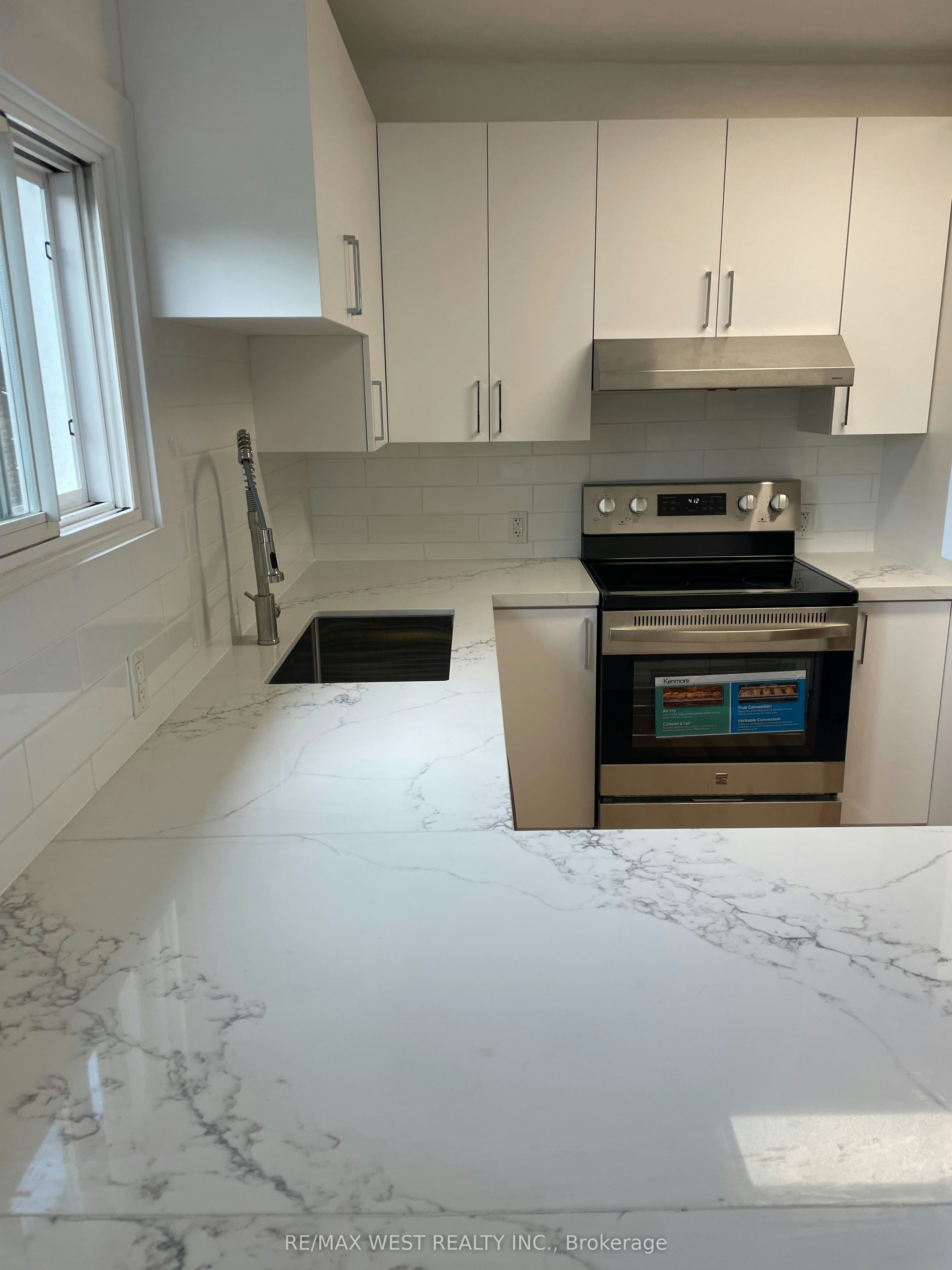 2nd Floor-734 Manning Avenue, Toronto, ON, M6G 2W4 - 6