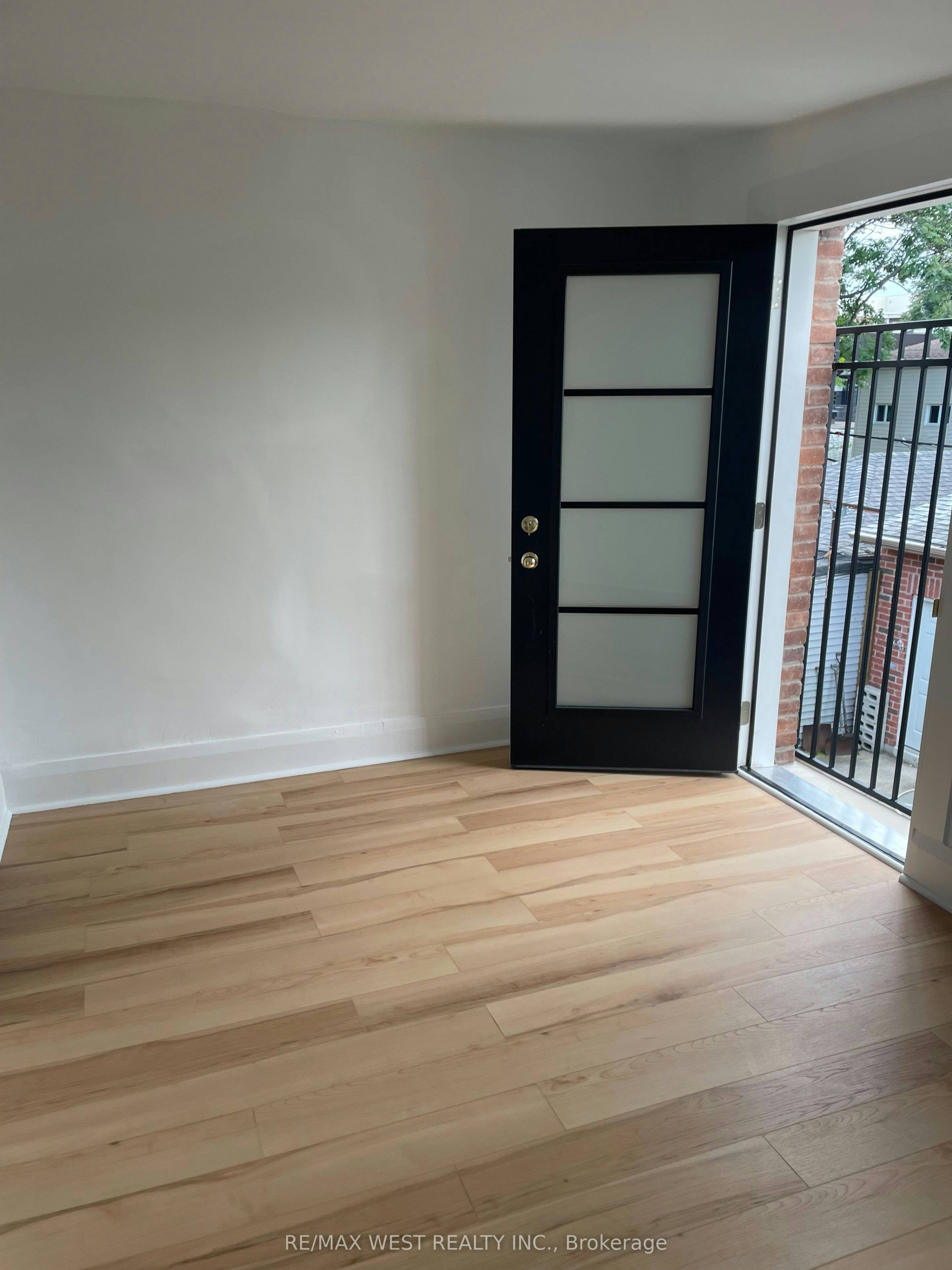 2nd Floor-734 Manning Avenue, Toronto, ON, M6G 2W4 - 10