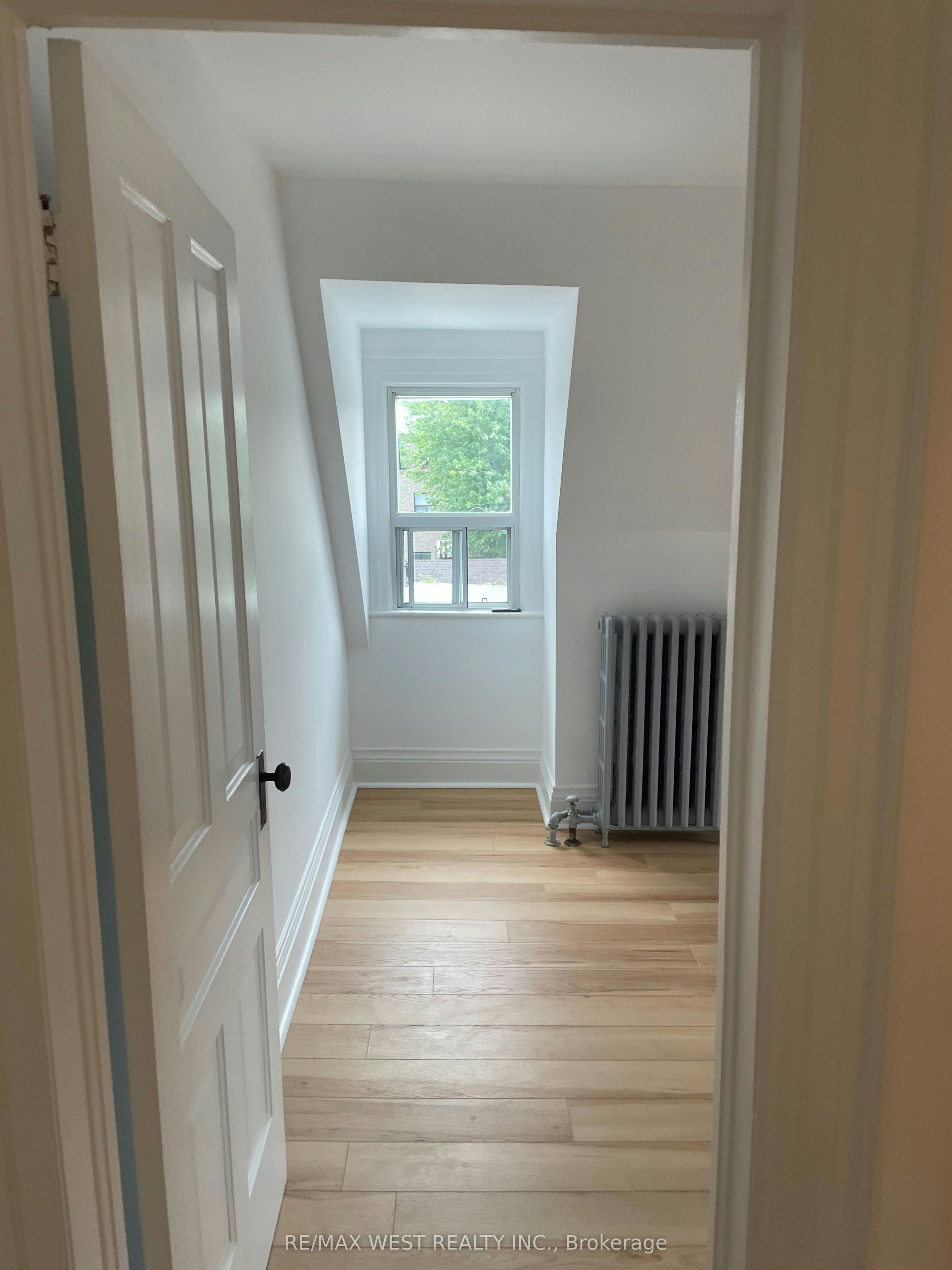 2nd Floor-734 Manning Avenue, Toronto, ON, M6G 2W4 - 23