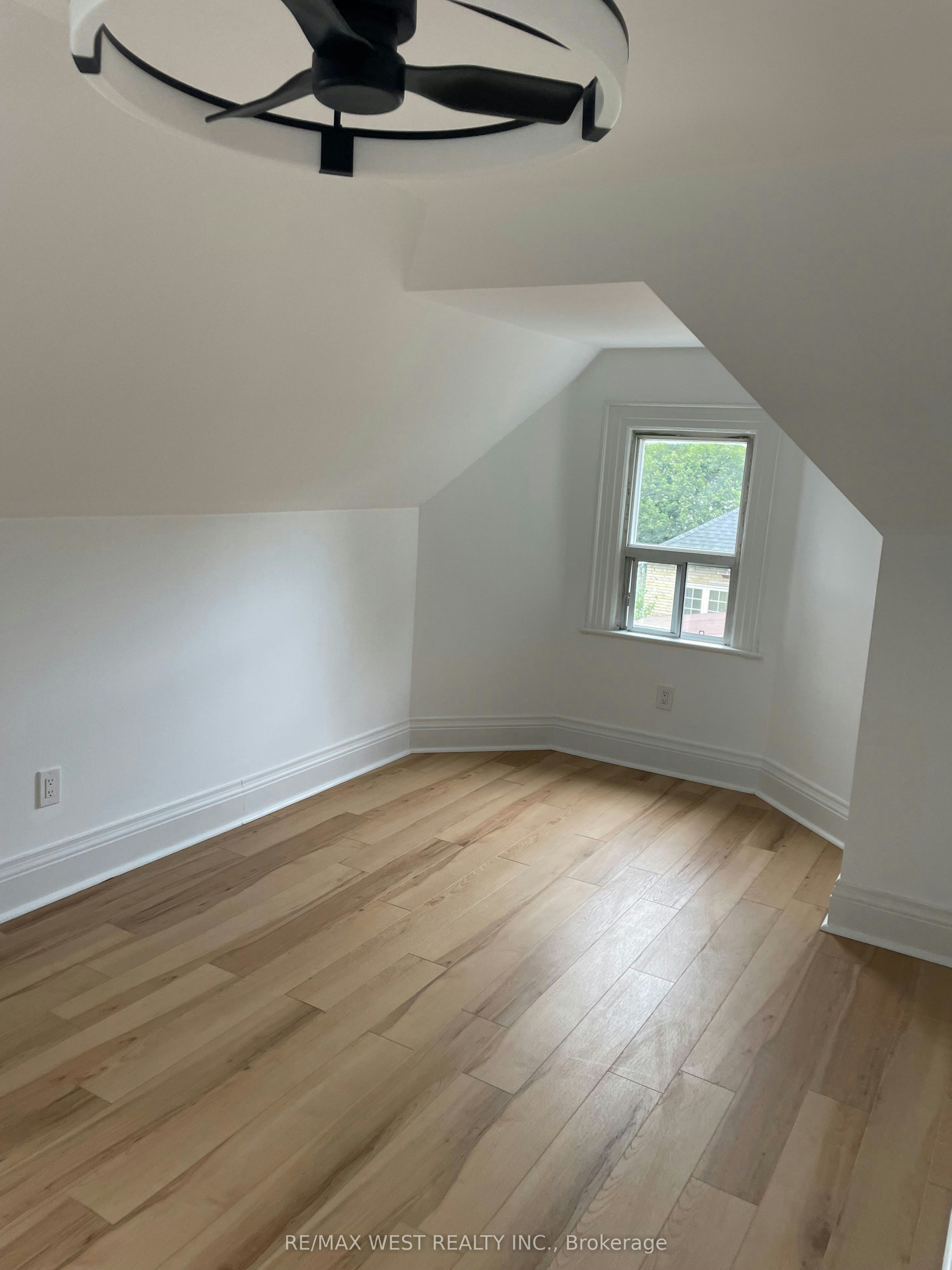 2nd Floor-734 Manning Avenue, Toronto, ON, M6G 2W4 - 22