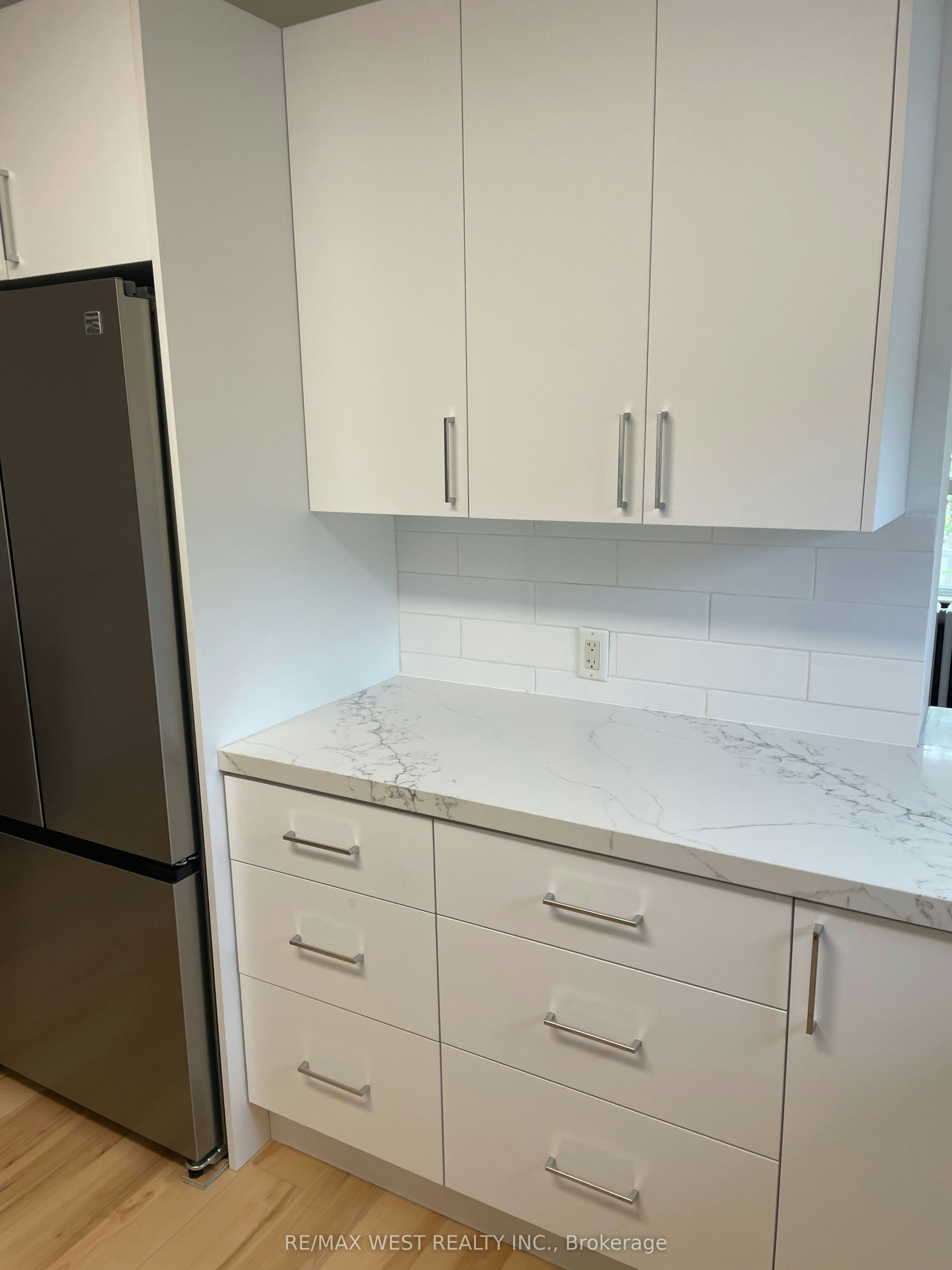 2nd Floor-734 Manning Avenue, Toronto, ON, M6G 2W4 - 7