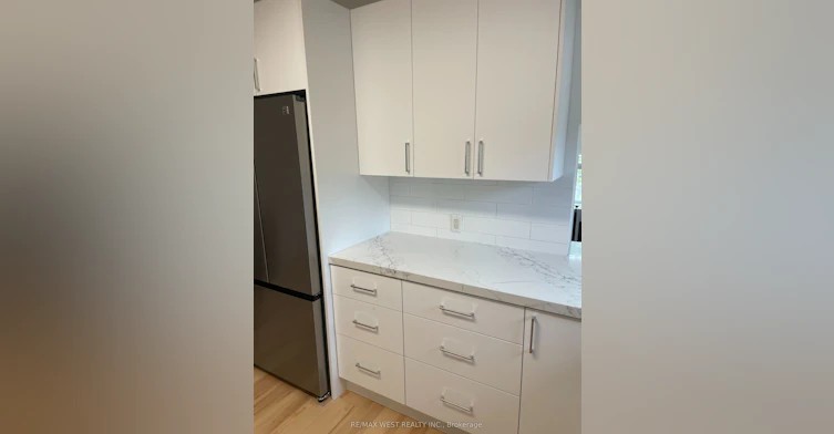 2nd Floor-734 Manning Avenue, Toronto, ON, M6G 2W4 - 7