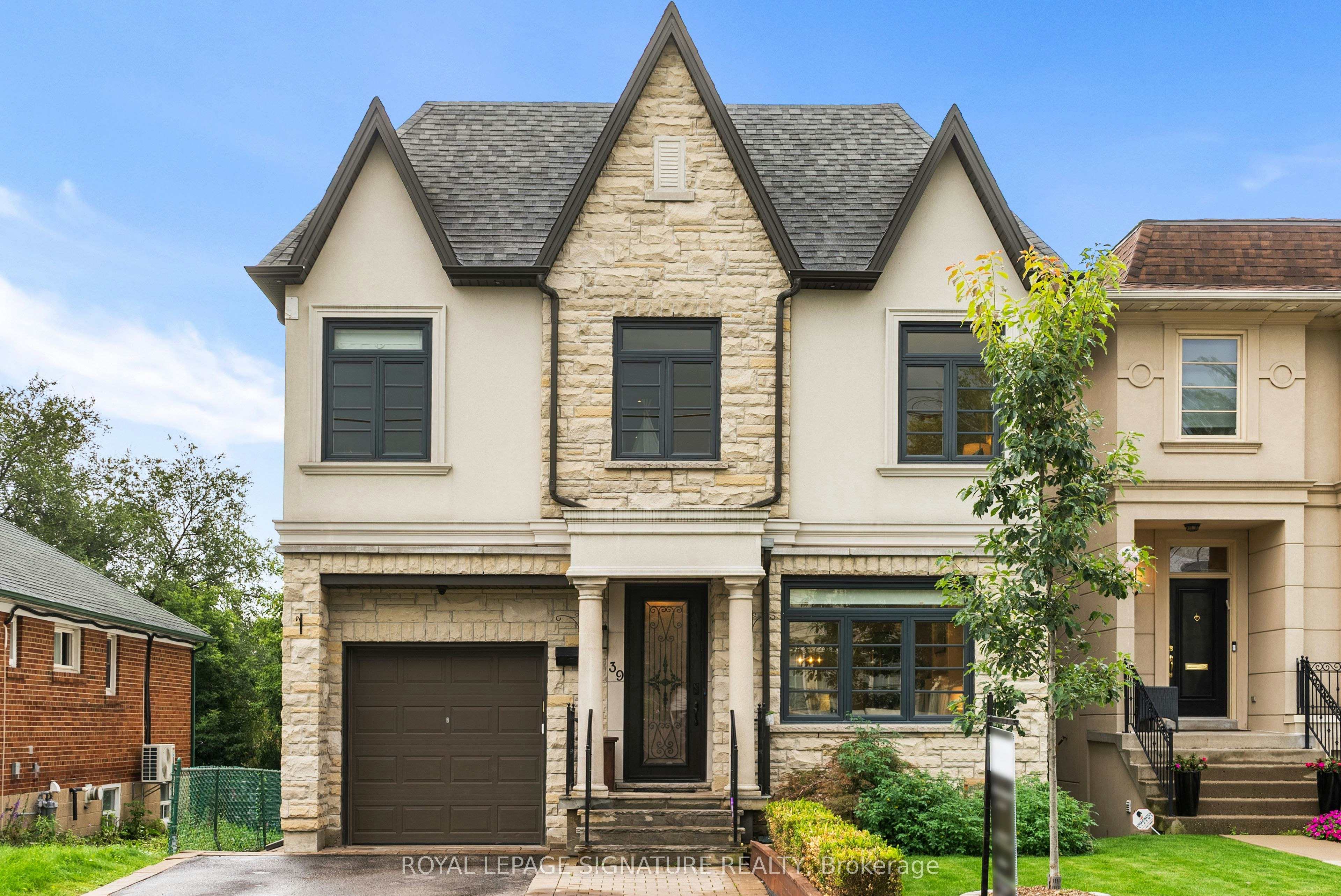 39 Regina Avenue, Toronto, ON, M6A 1R4