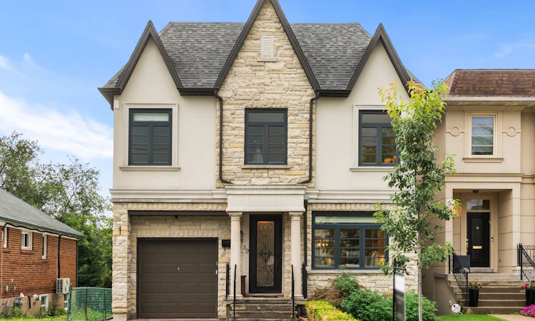 39 Regina Avenue