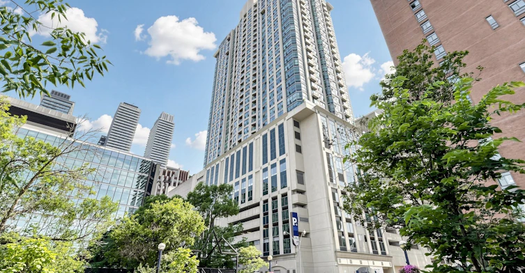2116-8 Park Road, Toronto, ON, M5M 4N3