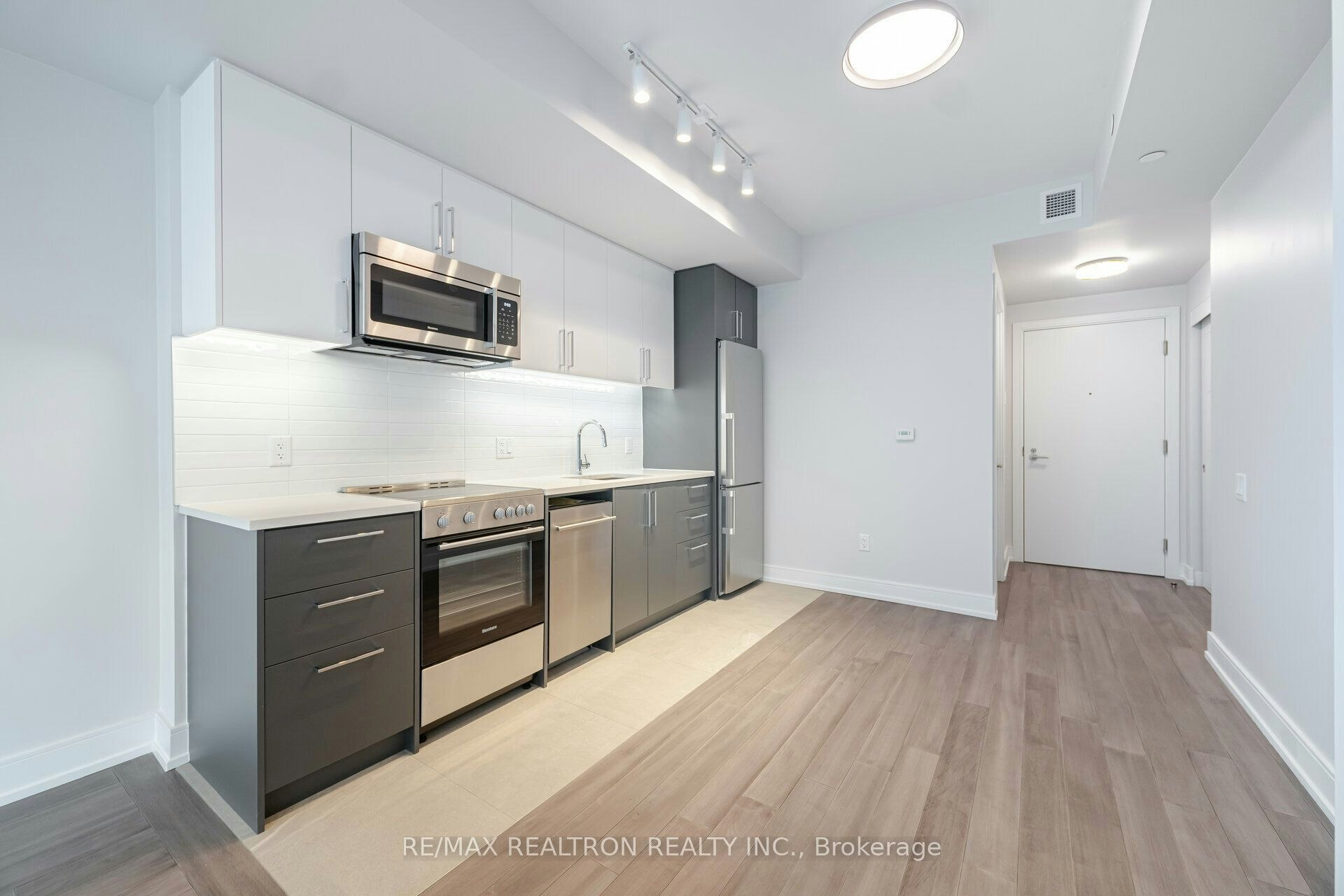 805-2525 Bathurst Street, Toronto, ON, M6B 2Y9 - 2