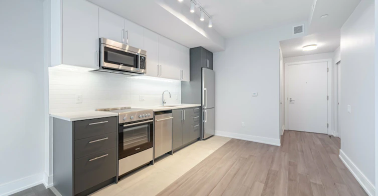 805-2525 Bathurst Street, Toronto, ON, M6B 2Y9 - 2