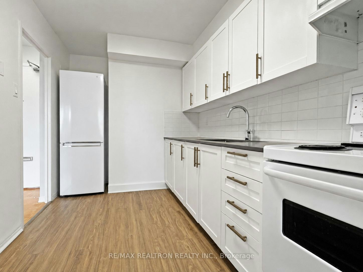 804-525 Eglinton Avenue E, Toronto, ON, M4P 2P6 - 5