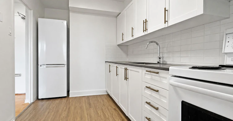 804-525 Eglinton Avenue E, Toronto, ON, M4P 2P6 - 5