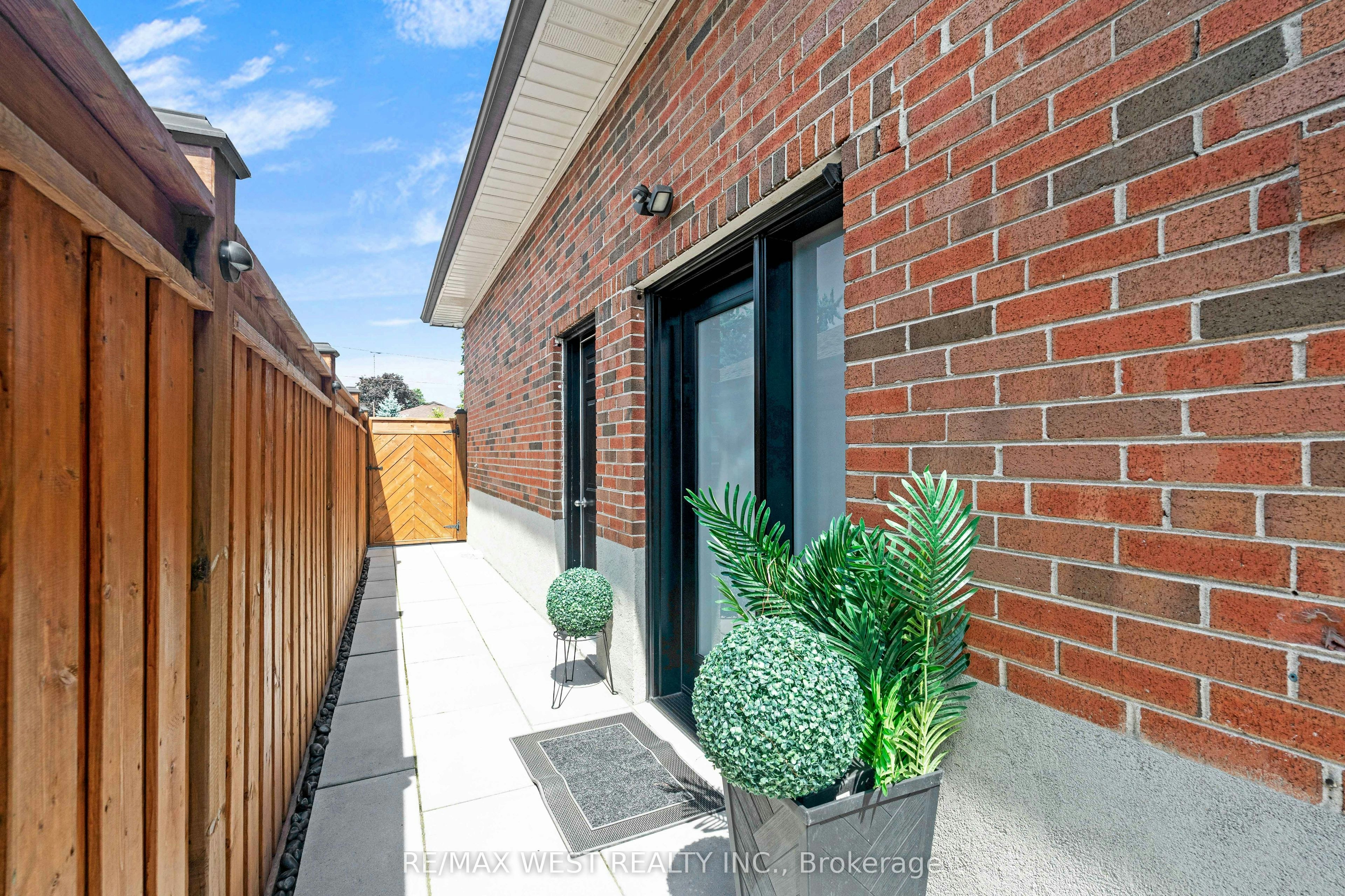 177 Searle Avenue, Toronto, ON, M3H 4B5 - 2
