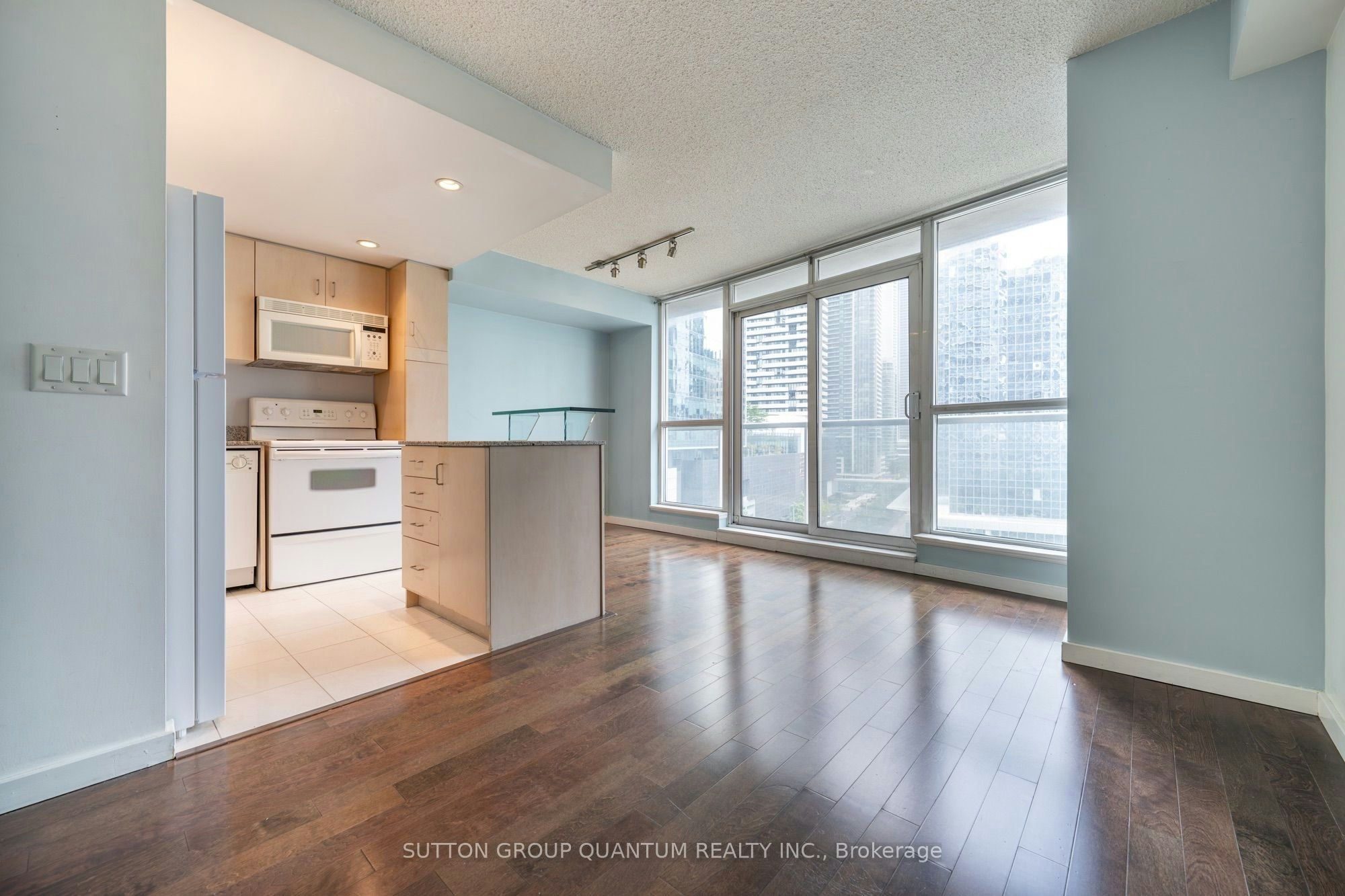 904-8 York Street, Toronto, ON, M5J 2Y2 - 3