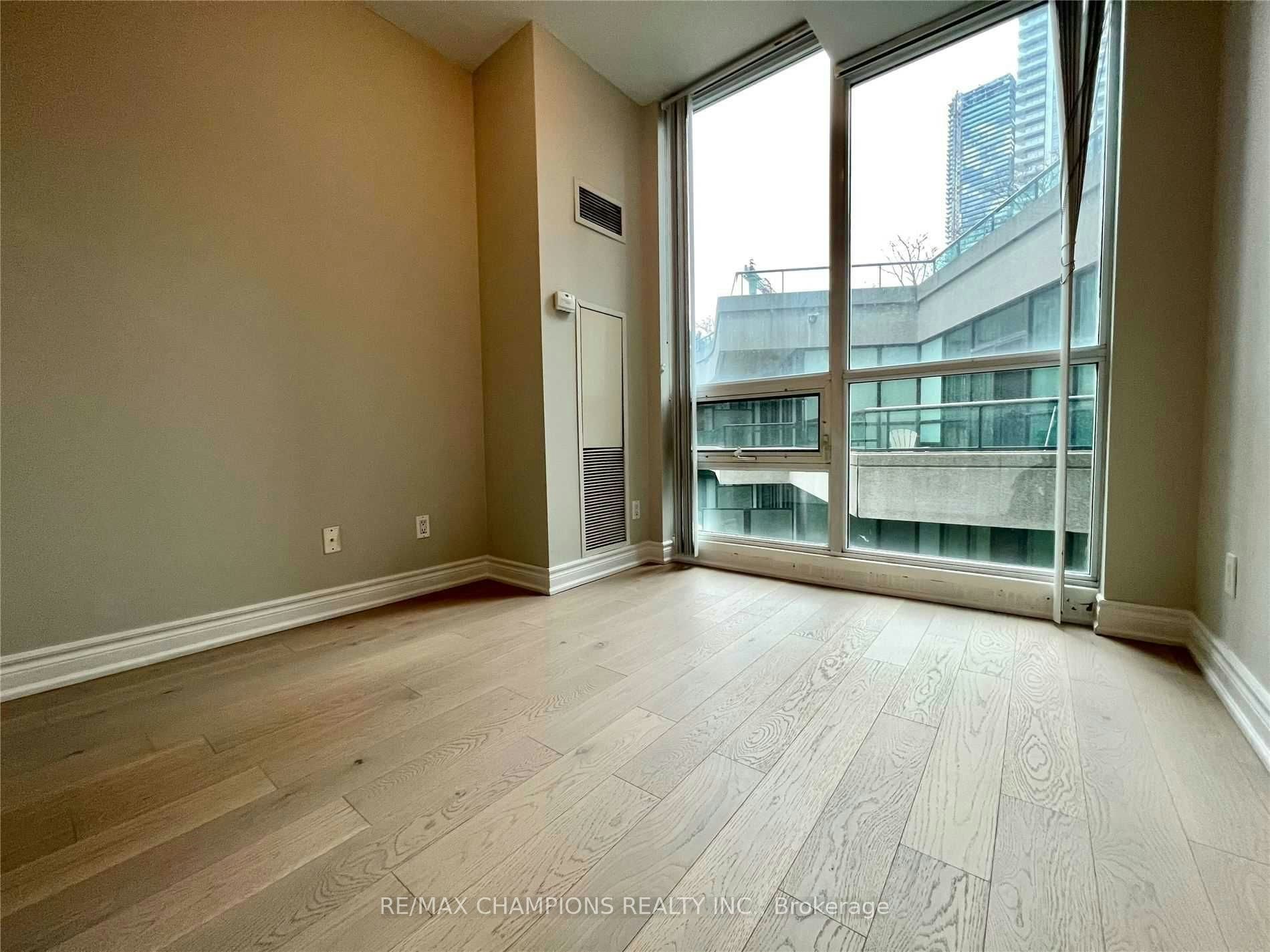 402-12 Yonge Street E, Toronto, ON, M5E 1Z9 - 13
