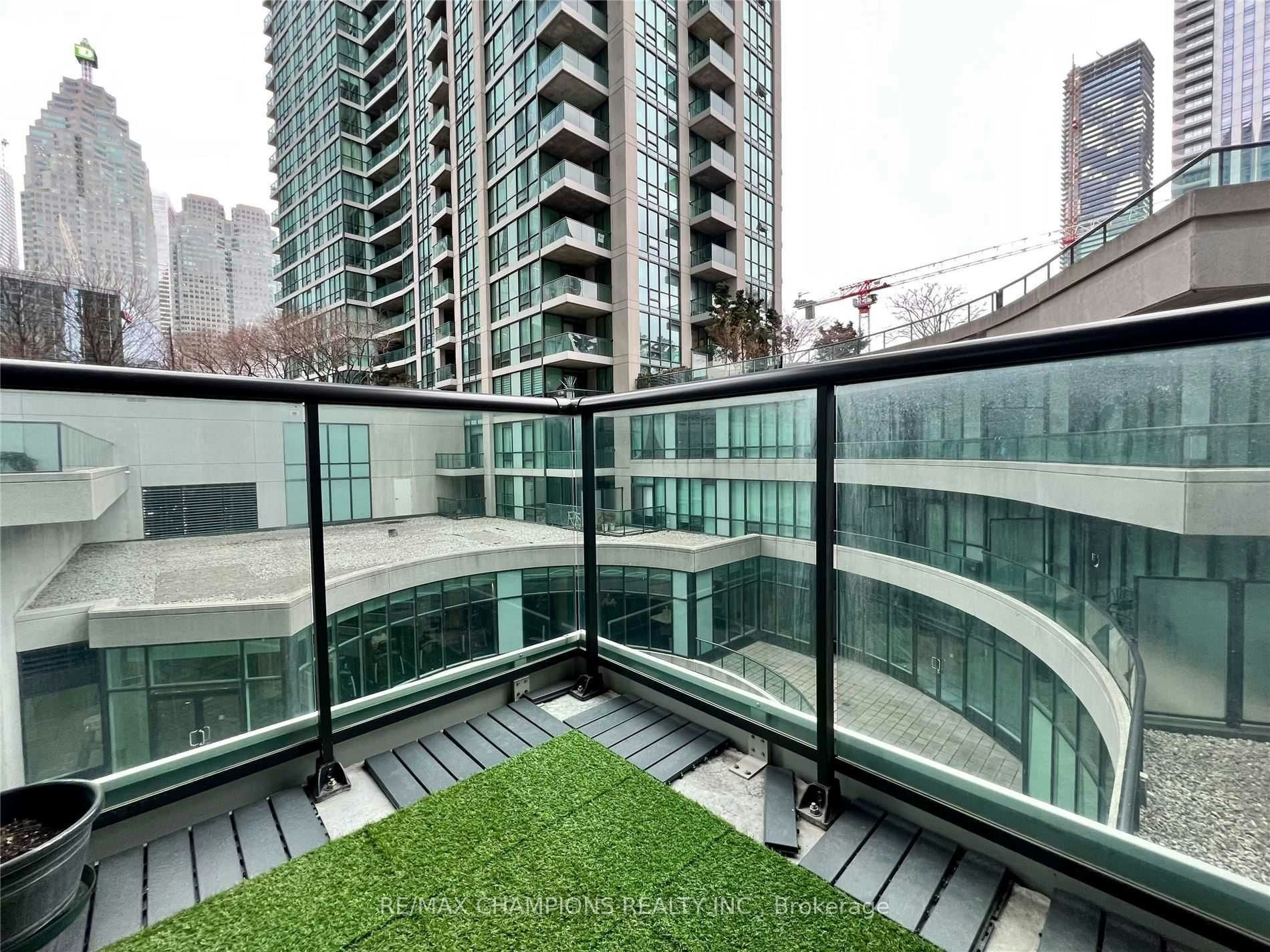 402-12 Yonge Street E, Toronto, ON, M5E 1Z9 - 2