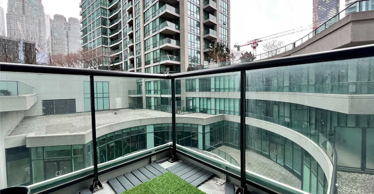 402-12 Yonge Street E, Toronto, ON, M5E 1Z9 - 2