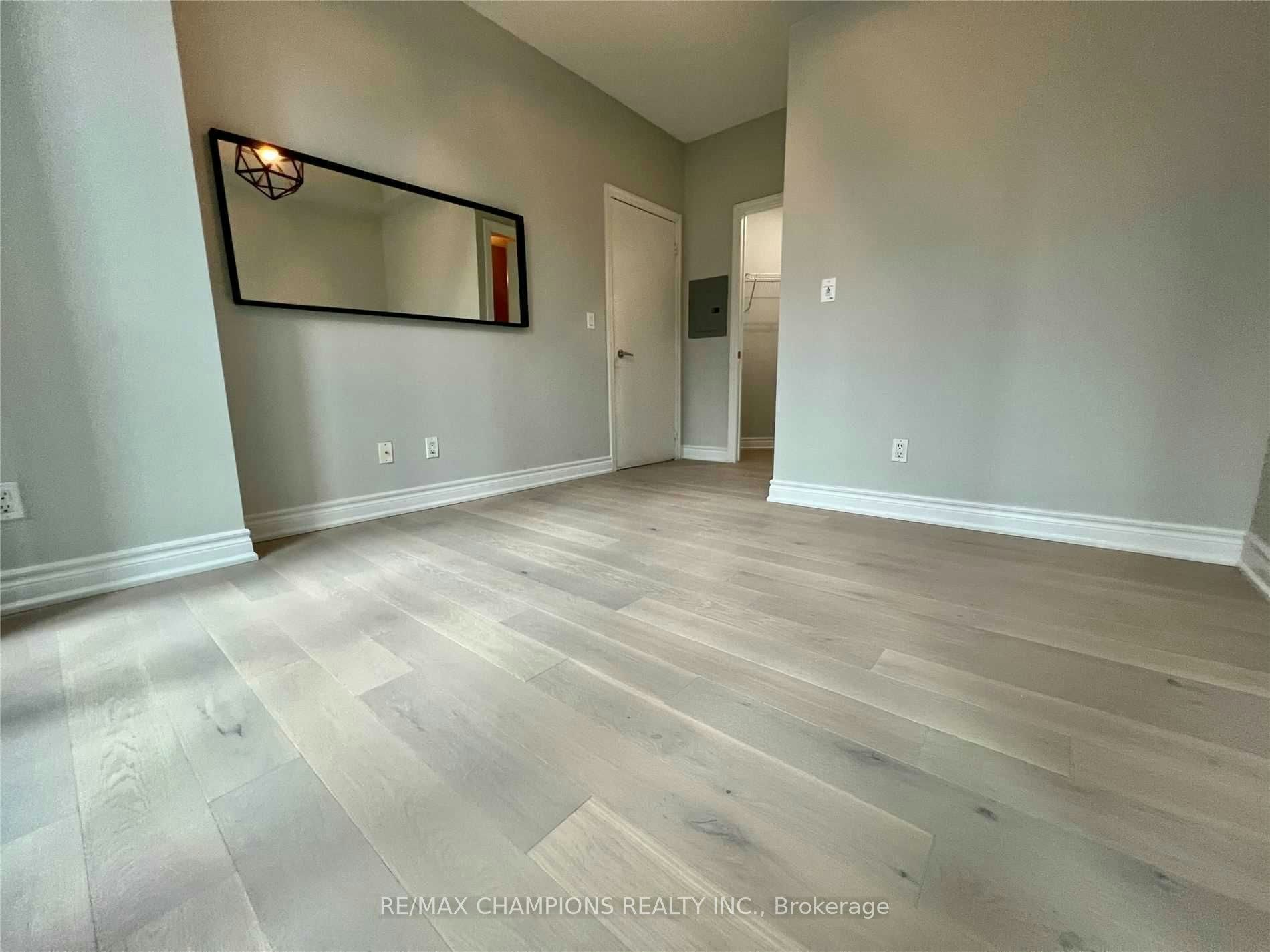 402-12 Yonge Street E, Toronto, ON, M5E 1Z9 - 5