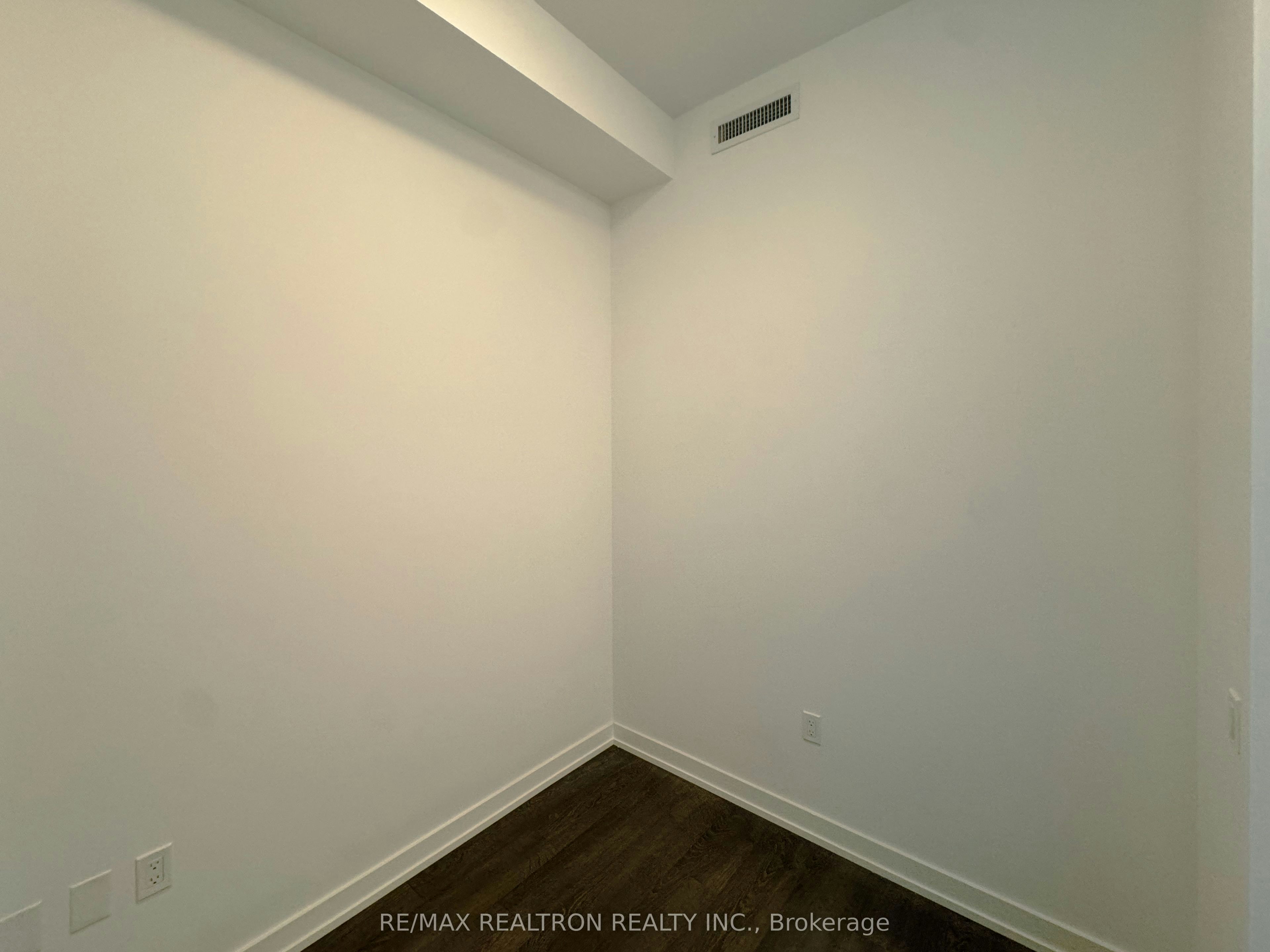 S802-8 Olympic Garden Drive, Toronto, ON, M2M 0B9 - 10