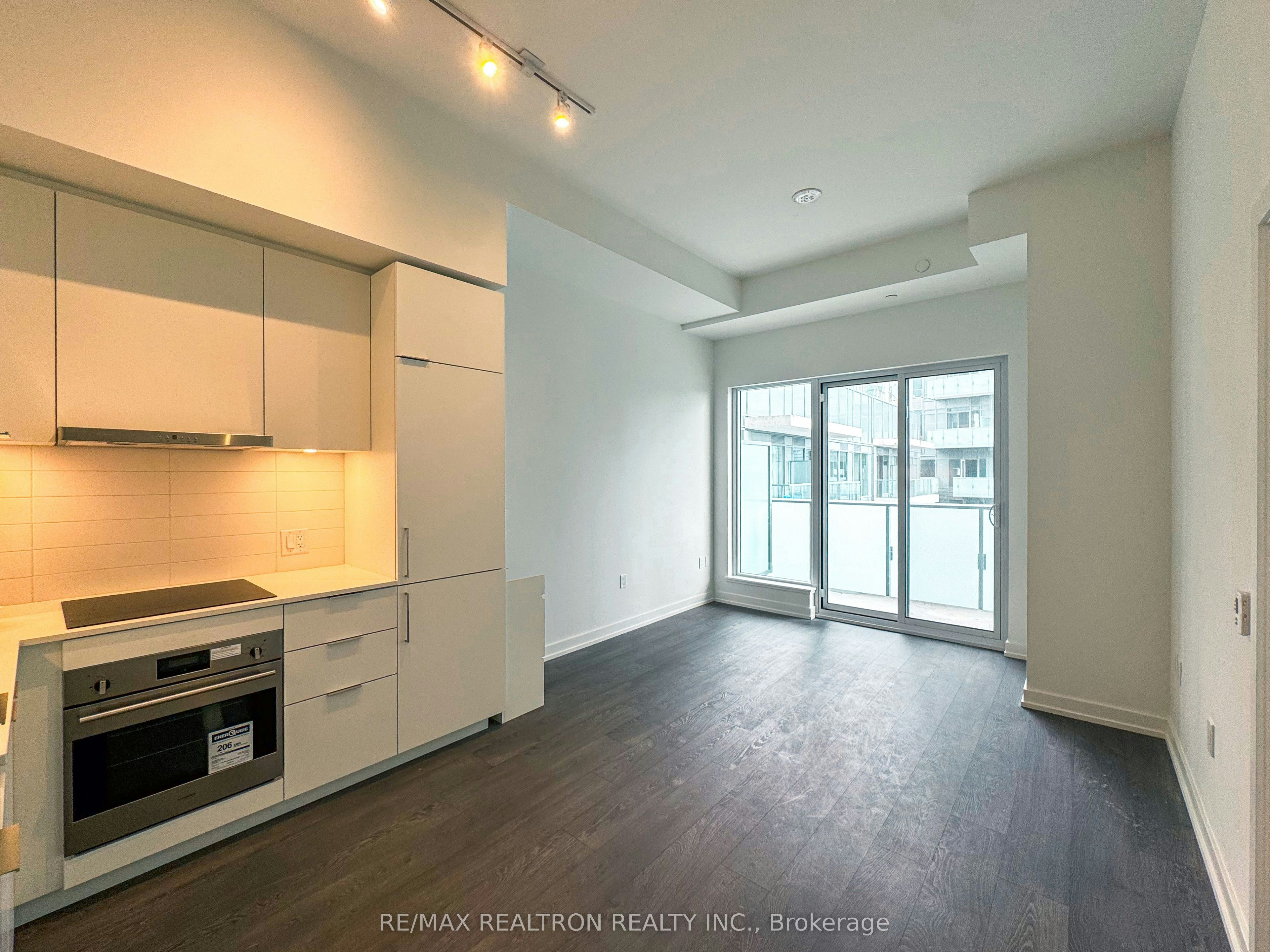 S802-8 Olympic Garden Drive, Toronto, ON, M2M 0B9 - 6