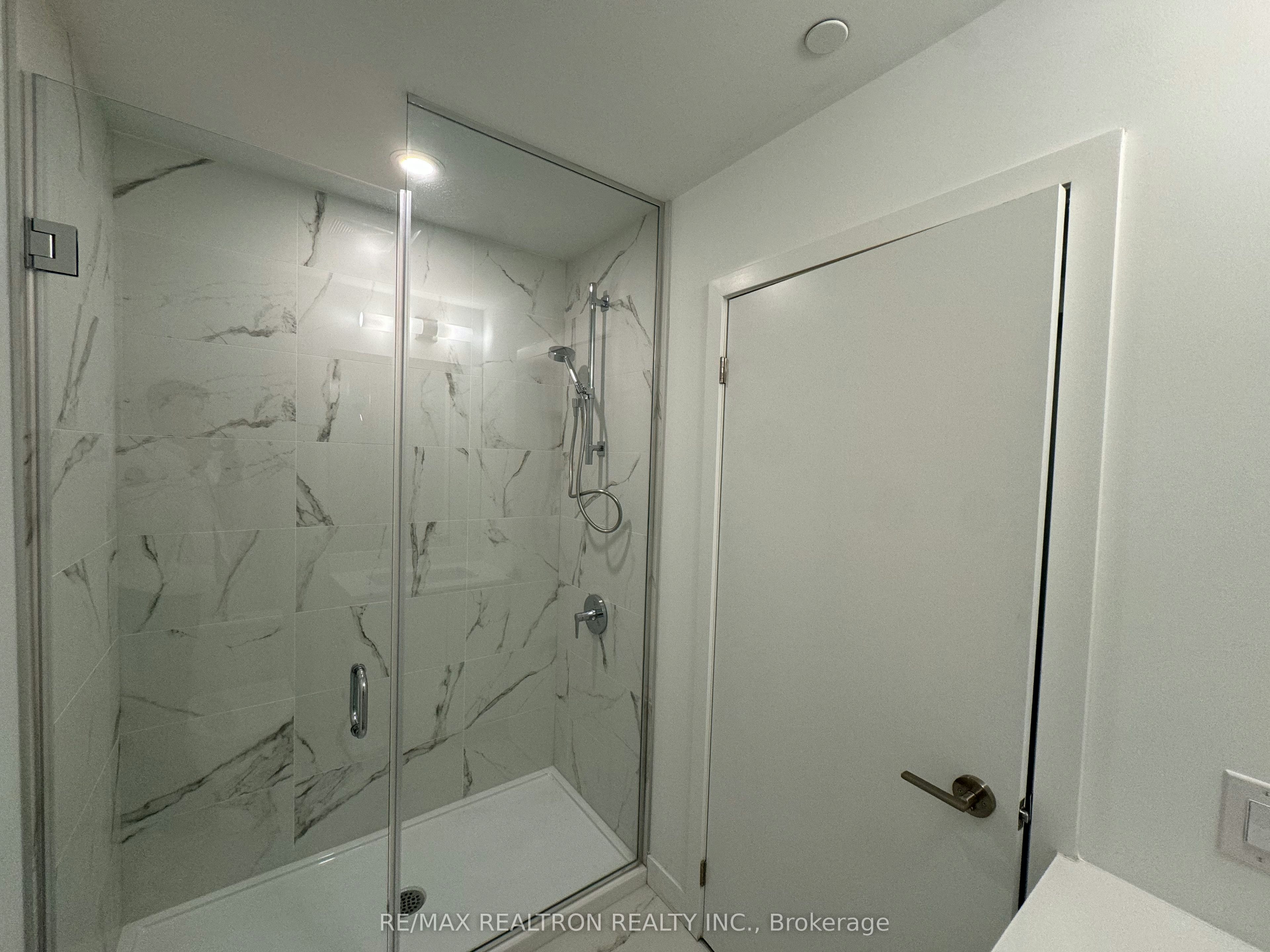 S802-8 Olympic Garden Drive, Toronto, ON, M2M 0B9 - 9